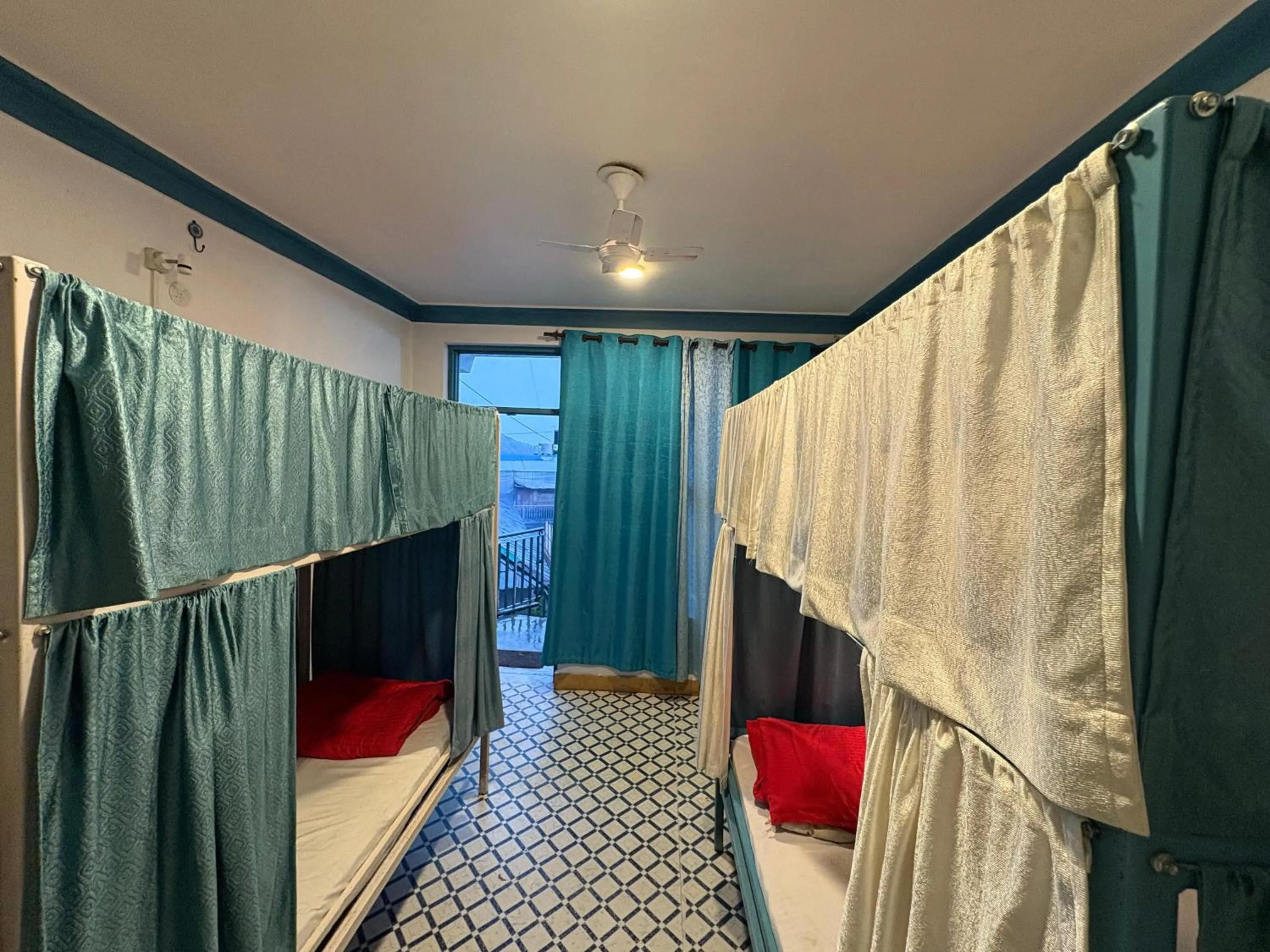 bunk bed, Bed in LA SIESTA INDIA MCLEODGANJ