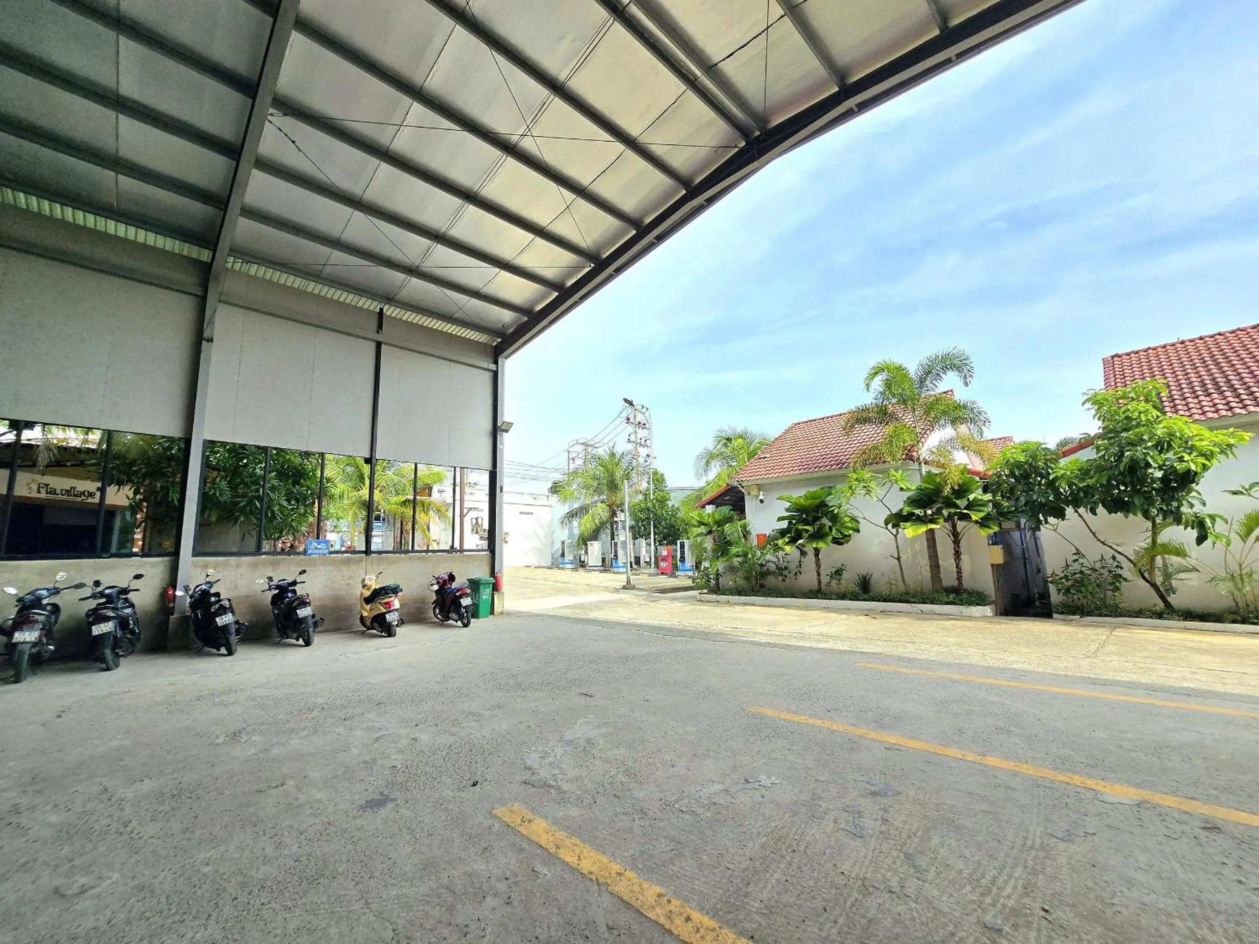 Area and facilities in Fla Village