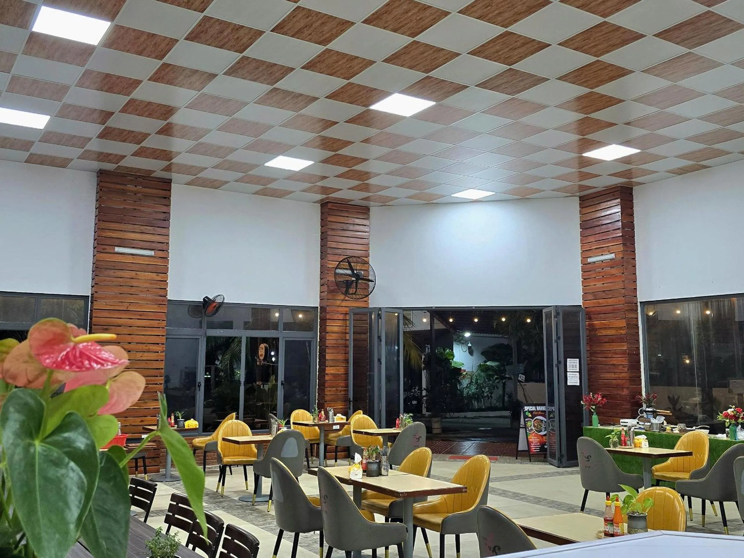 Restaurant/places to eat in Fla Village