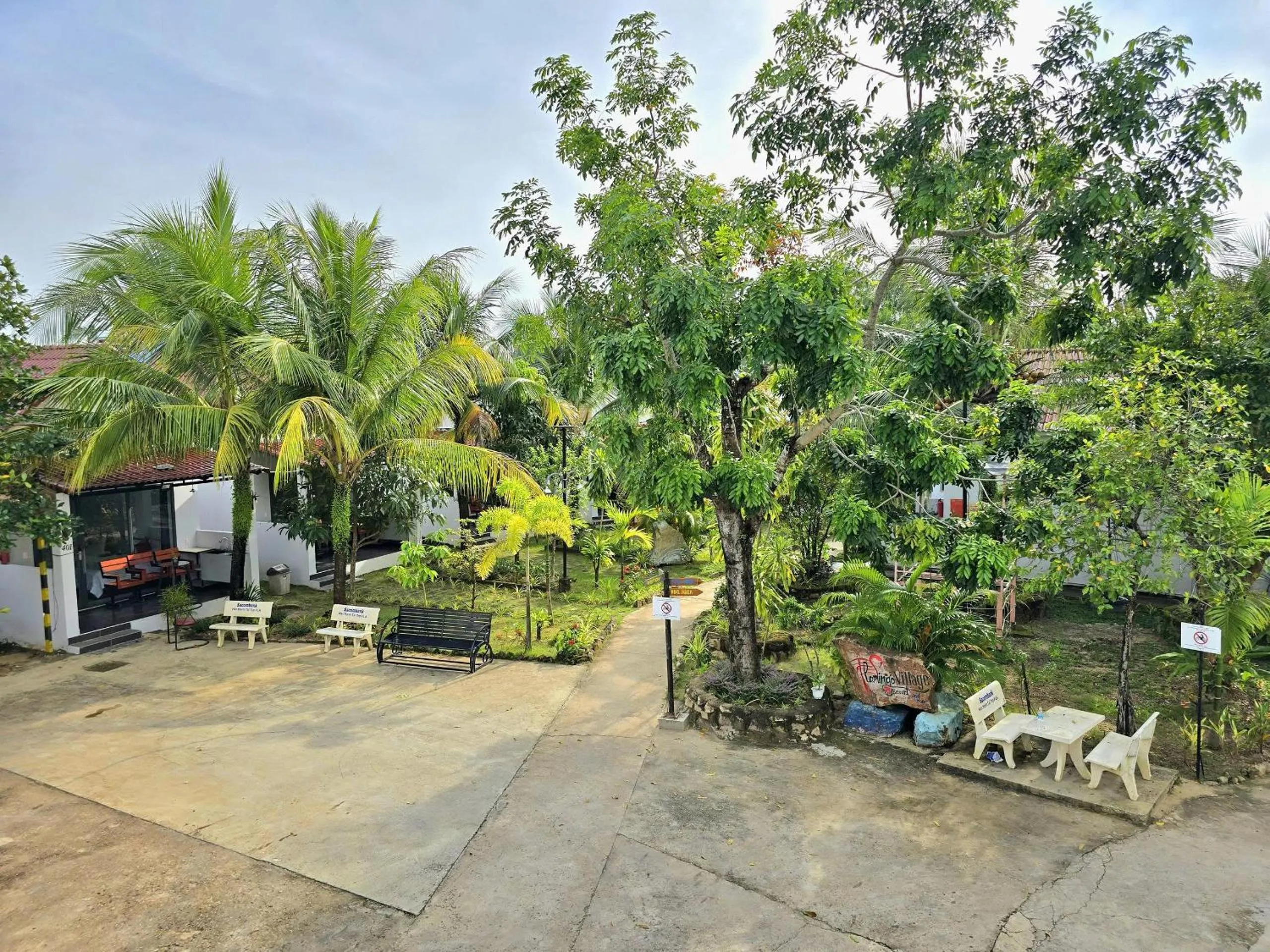 Inner courtyard view in Fla Village