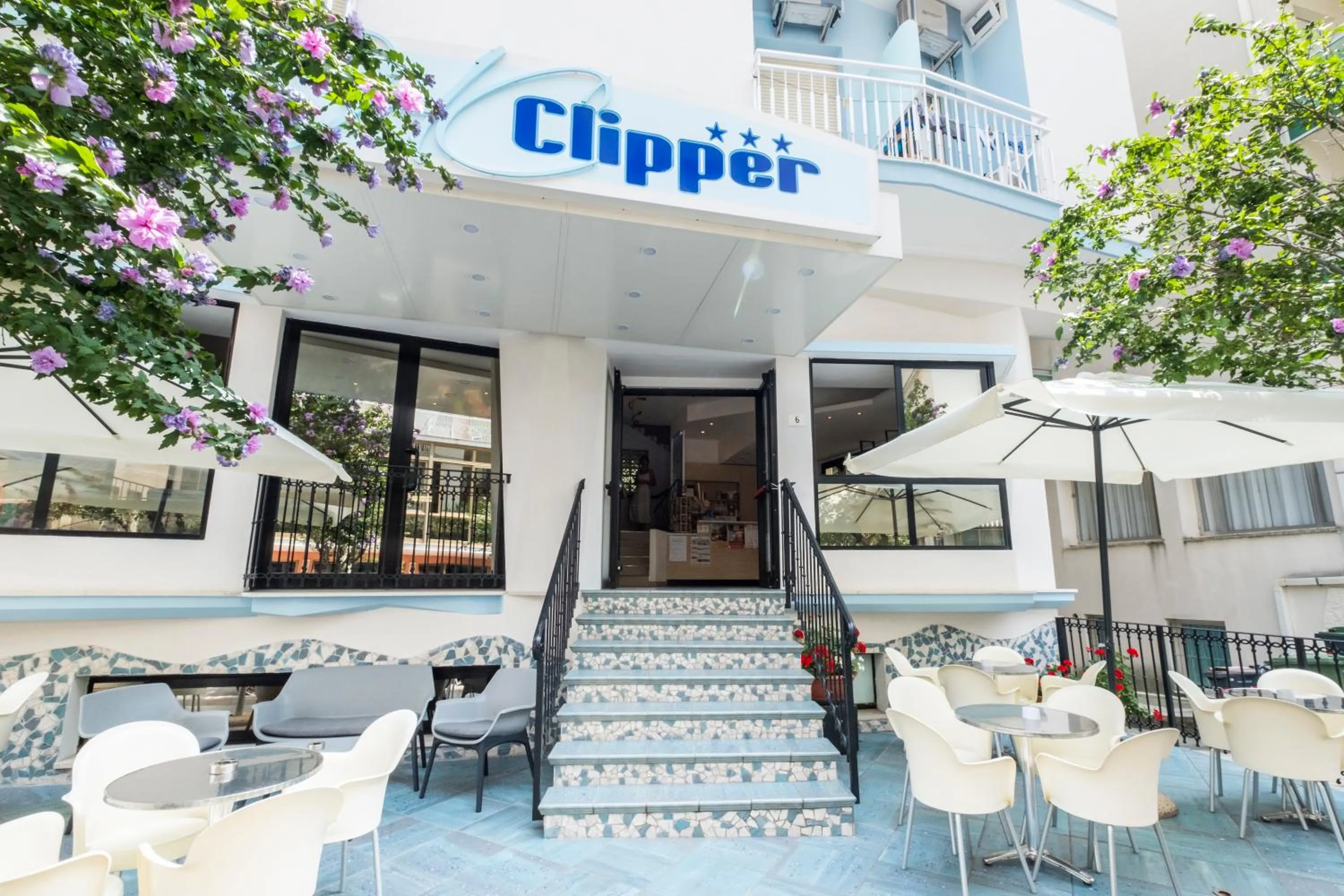 Facade/entrance in Hotel Clipper