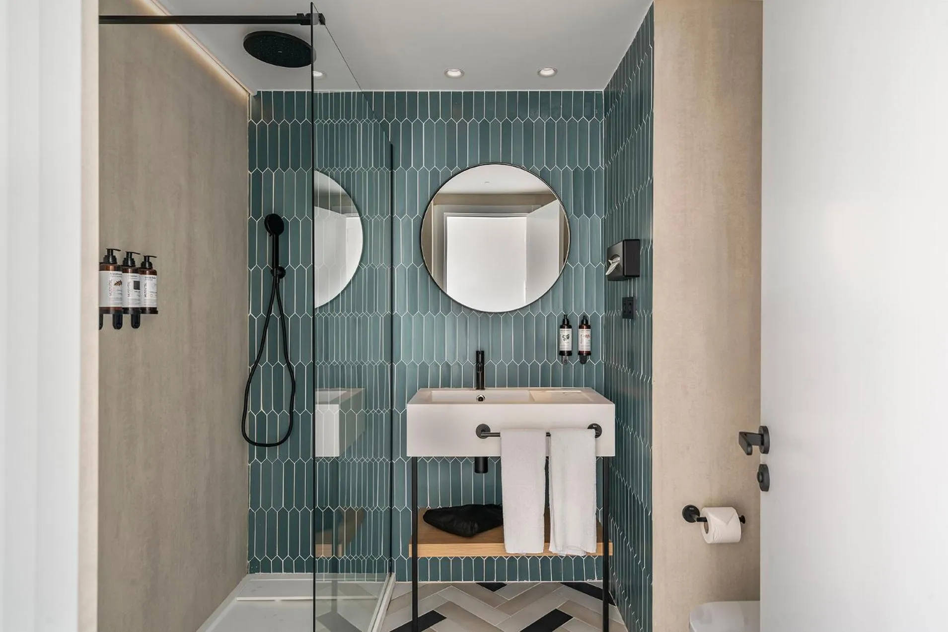 Shower in Vincci Maritimo