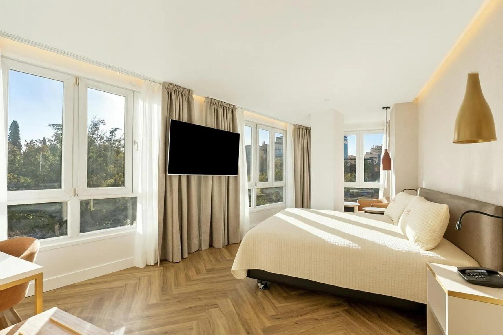 Photo of the whole room, Bed in Sercotel HMO Martina