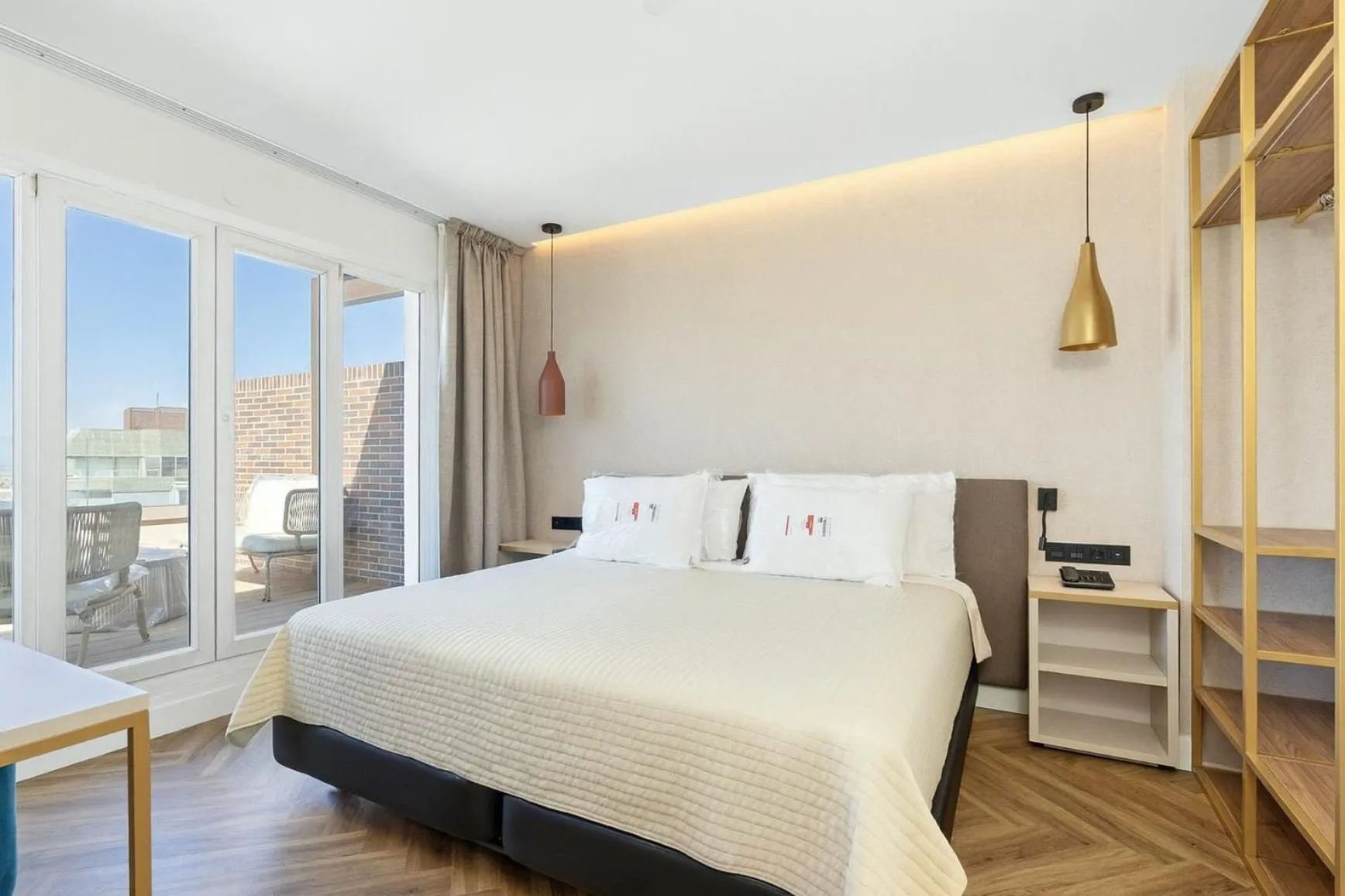 Photo of the whole room, Bed in Sercotel HMO Martina