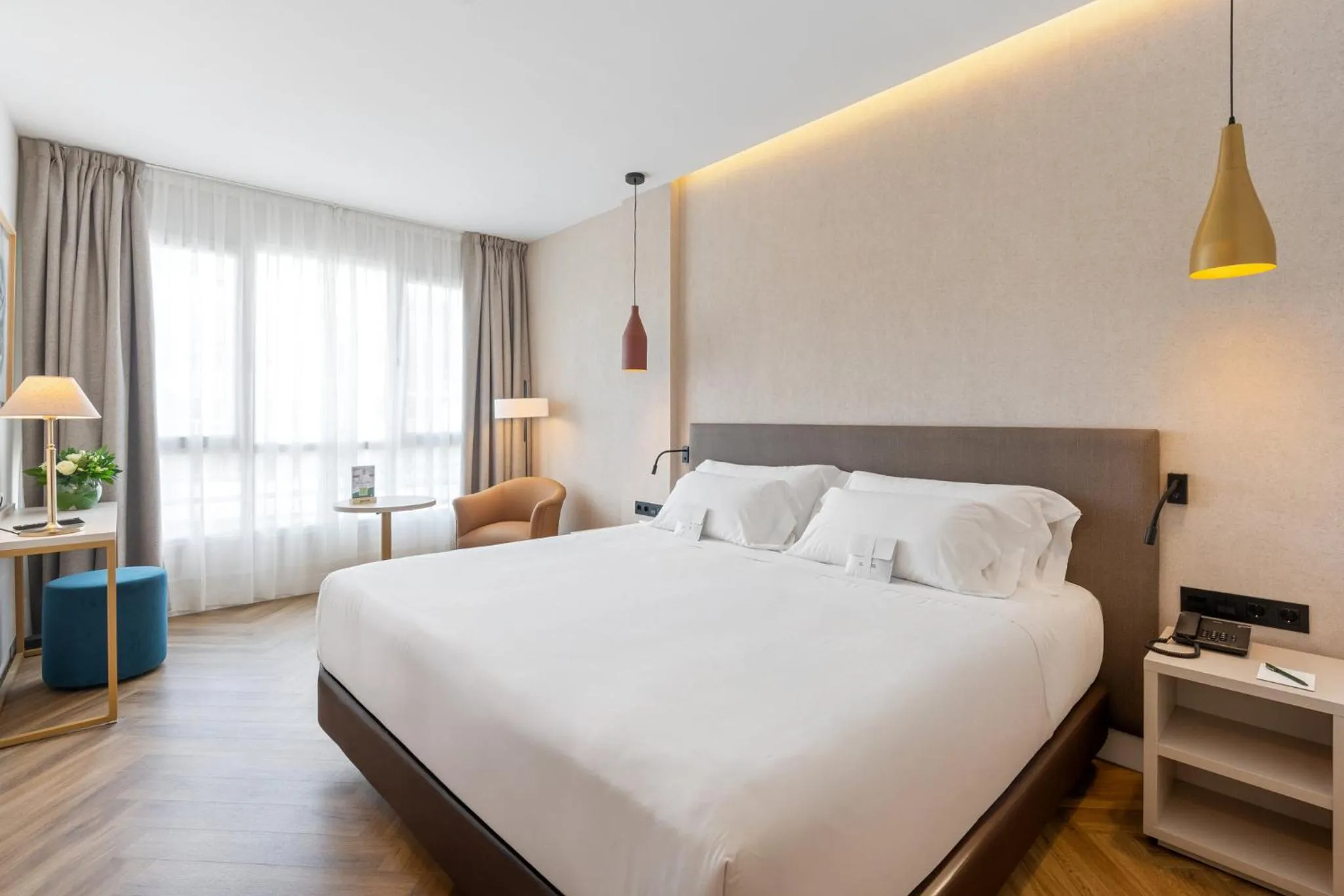 Photo of the whole room, Bed in Sercotel HMO Martina