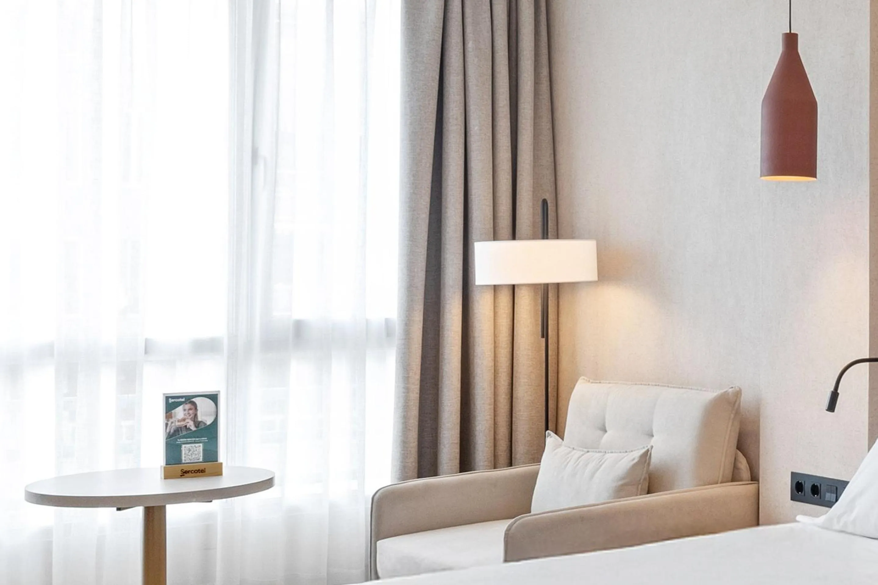 Photo of the whole room, Bed in Sercotel HMO Martina