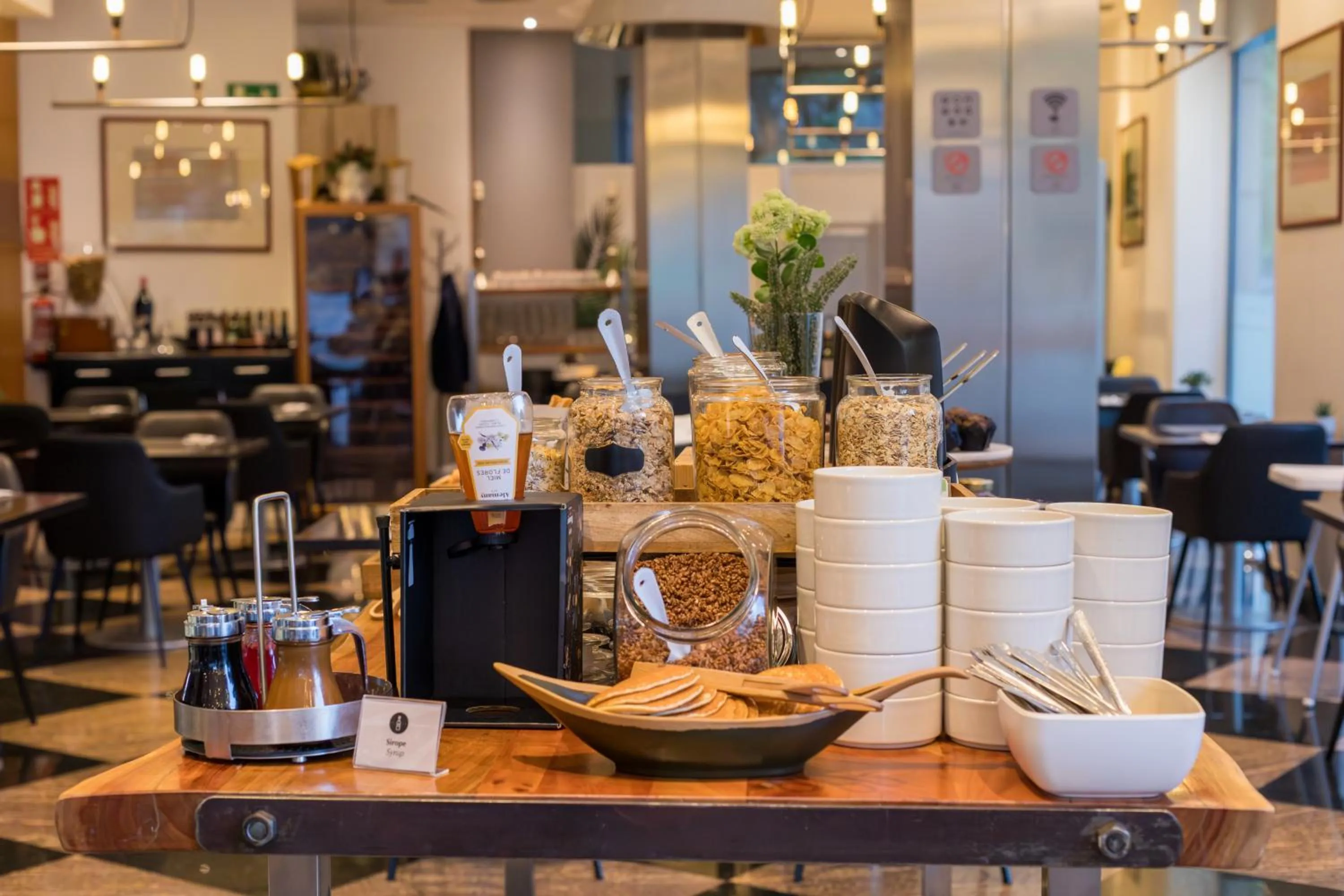 Breakfast in Abba Sants