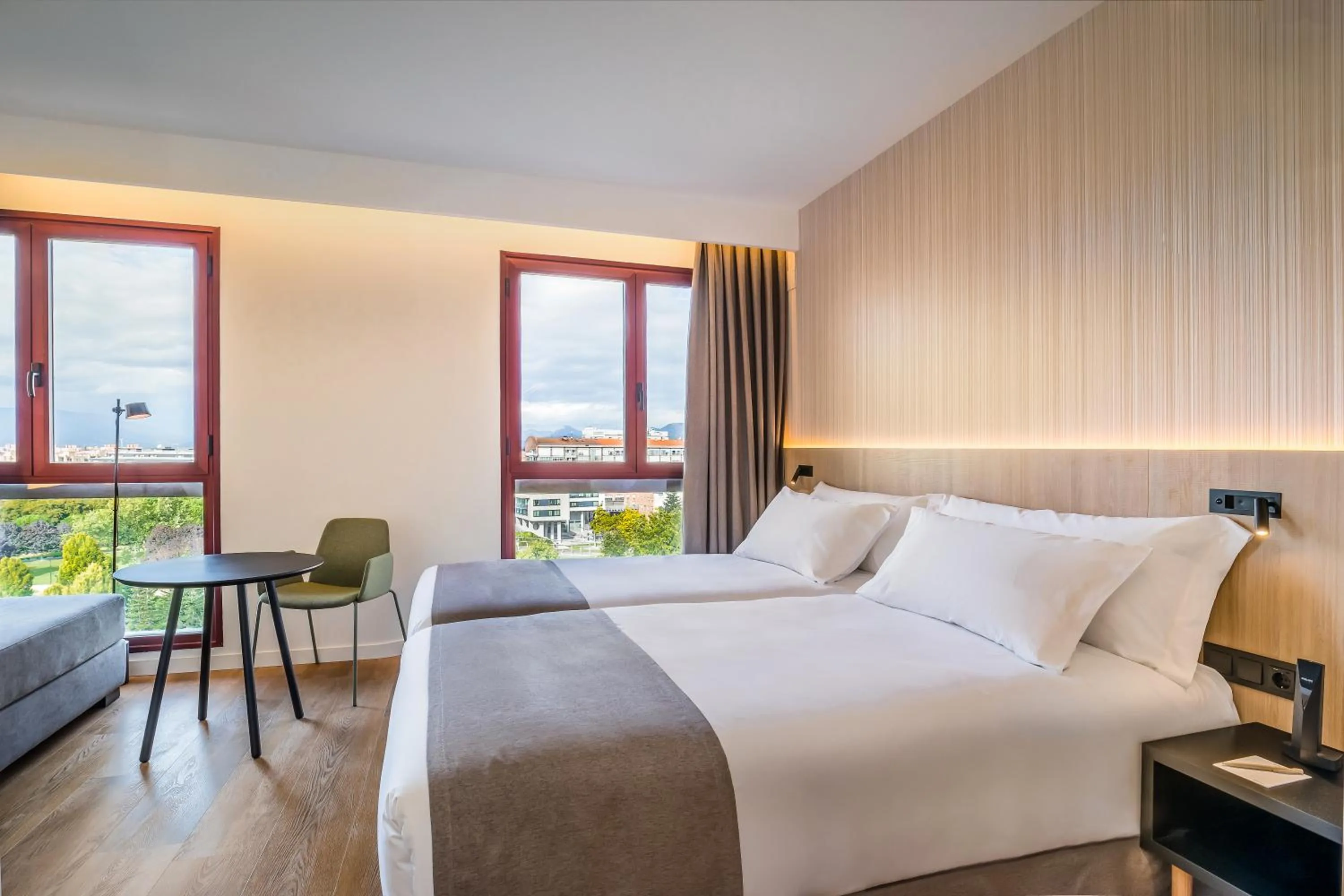 Photo of the whole room, Bed in Occidental Pamplona