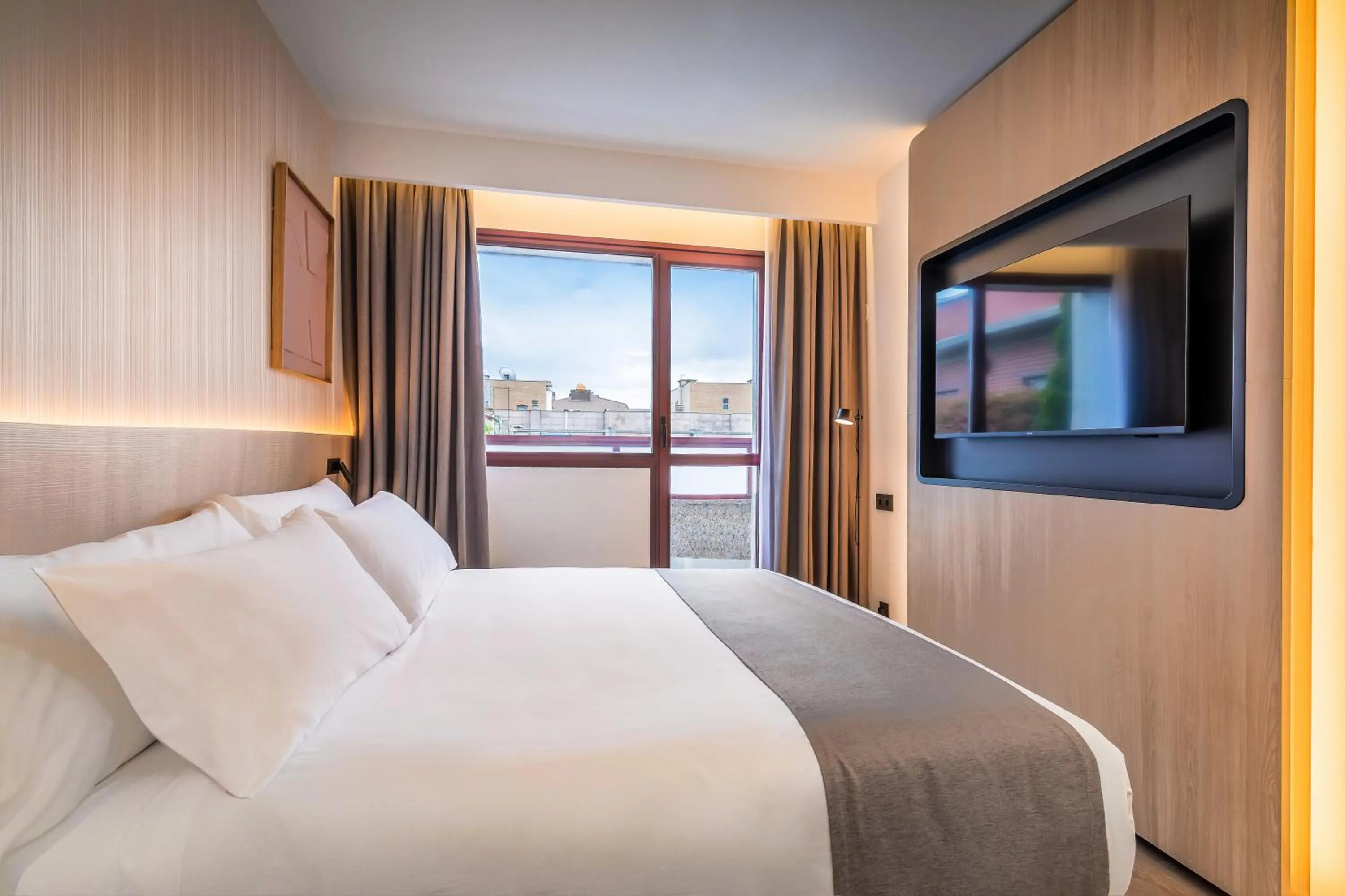 Photo of the whole room, Bed in Occidental Pamplona