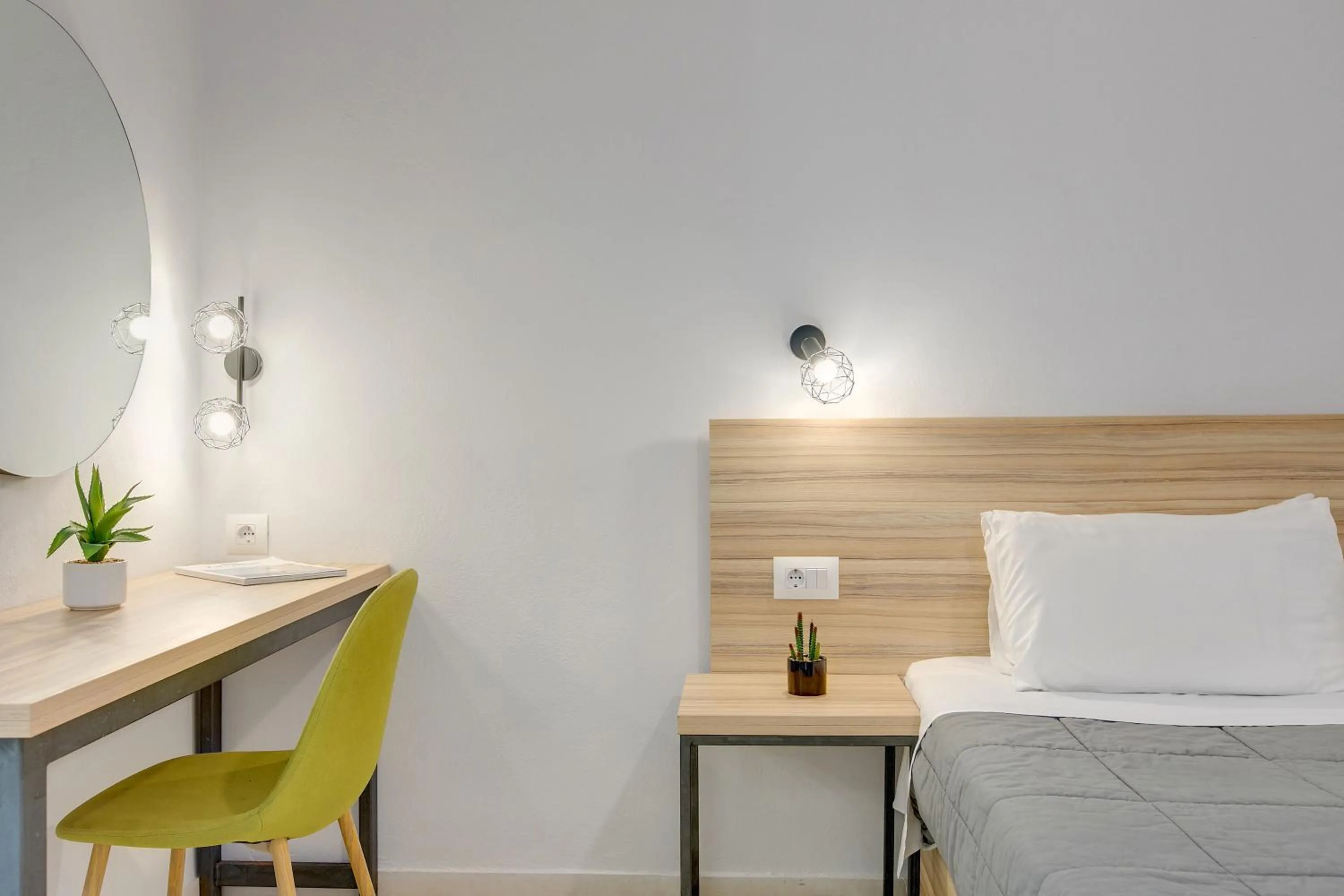 Bedroom, Bed in Club Zante Plaza