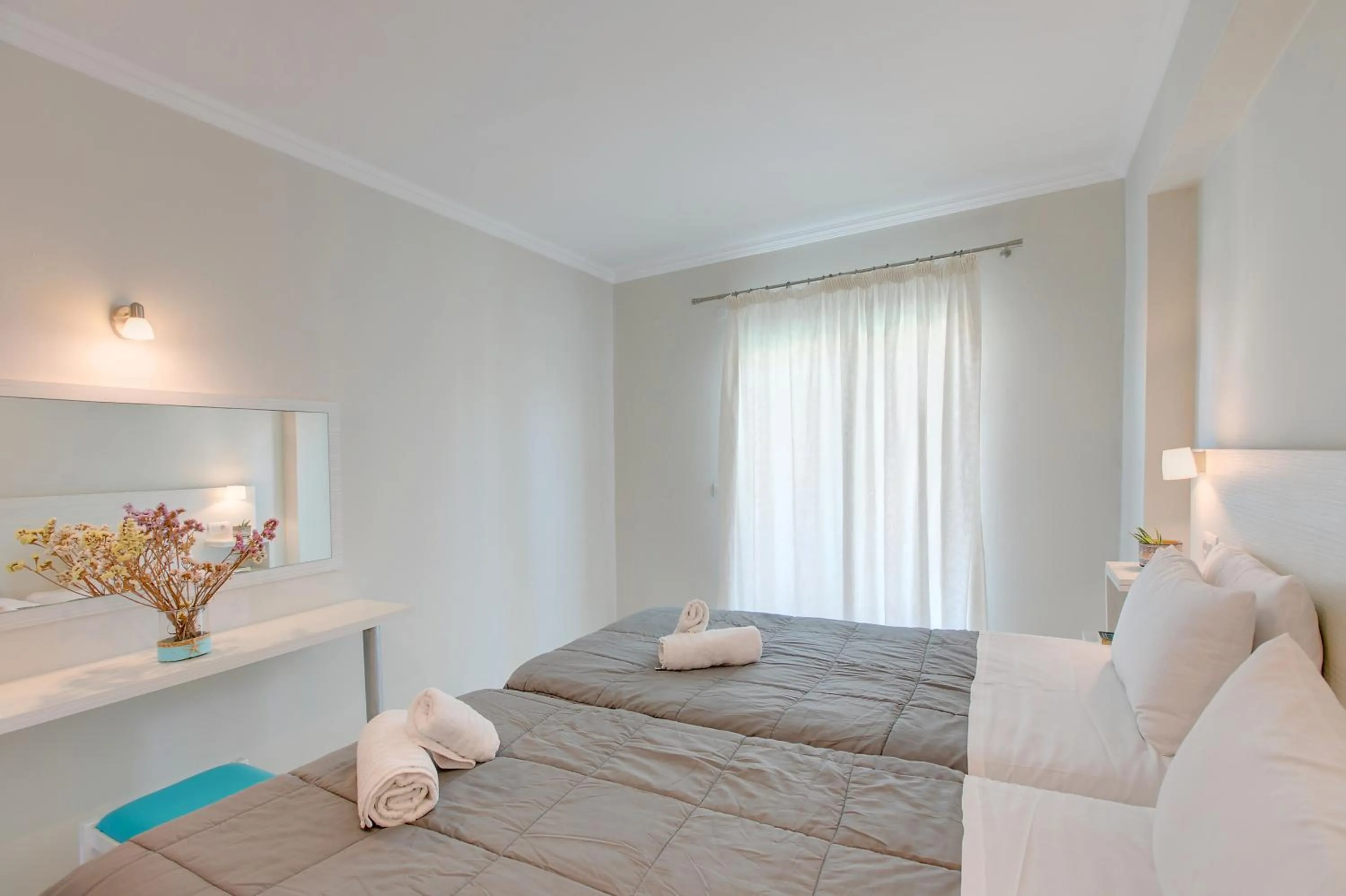 Bedroom, Bed in Club Zante Plaza