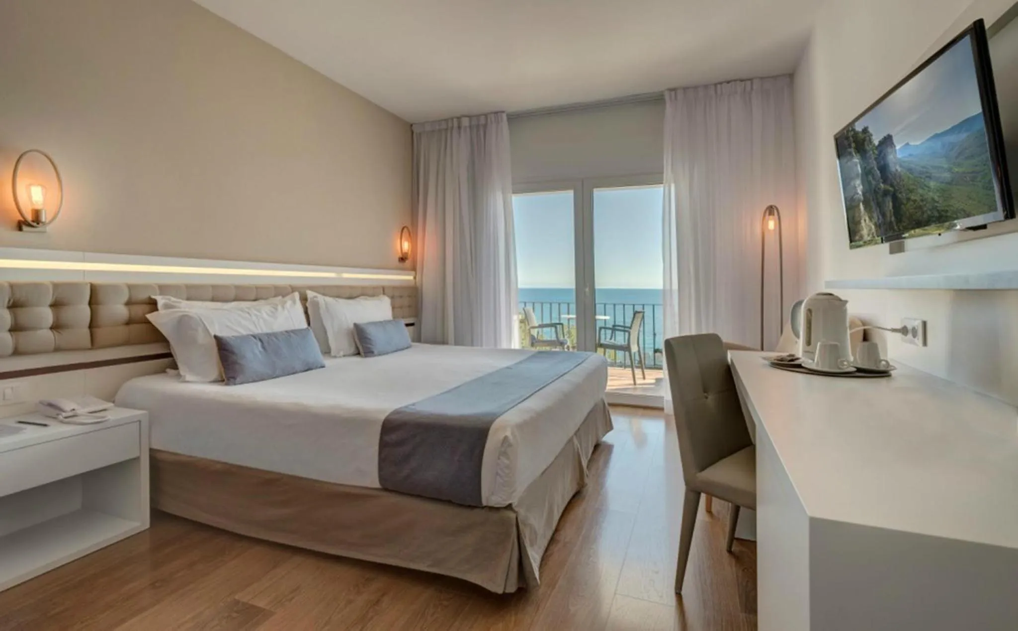 Sea view, Bed in Park Hotel San Jorge & Spa by Escampa Hotels