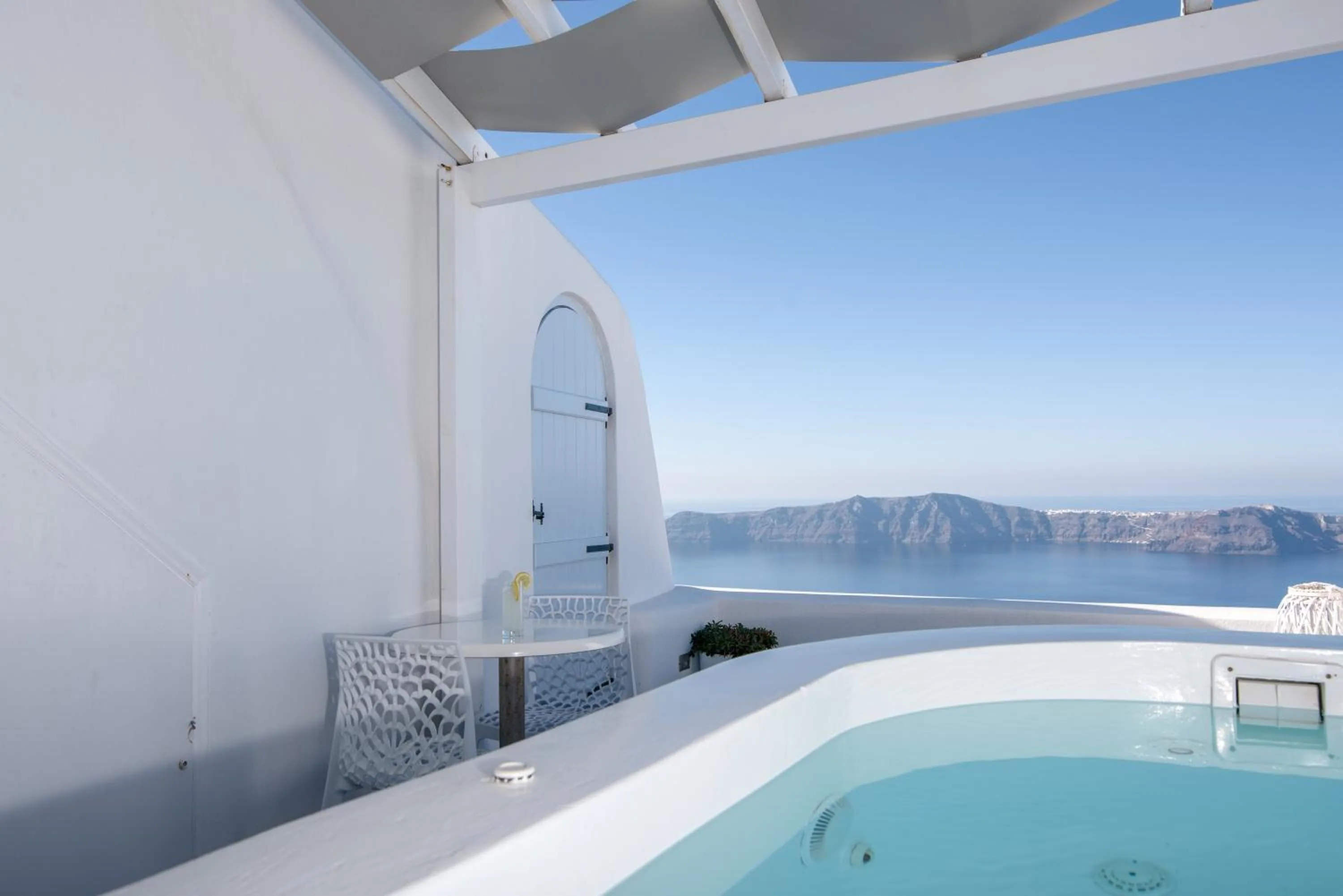 Hot Tub in Dreaming View Suites