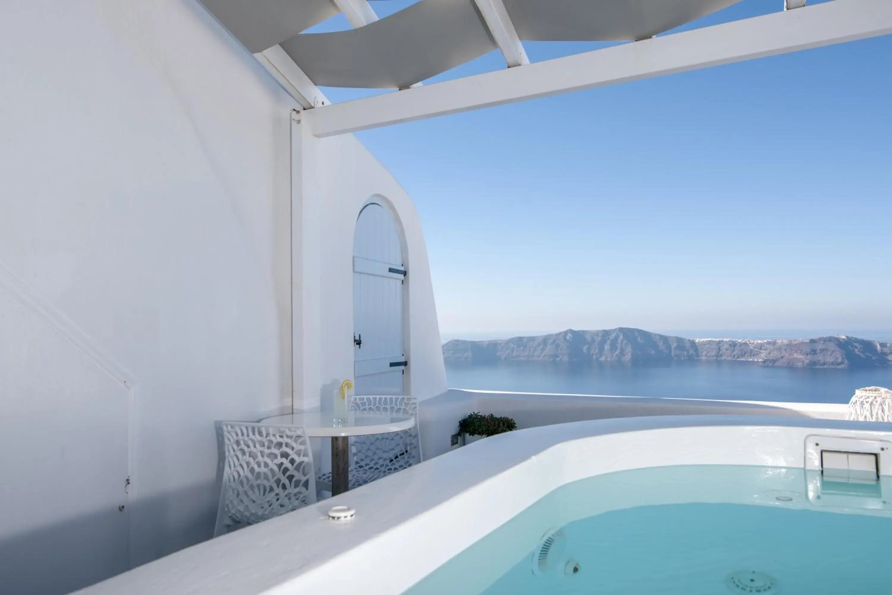 Executive Suite with Outdoor Hot Tub and Caldera View in Dreaming View Suites Executive Suite with Outdoor Hot Tub and Caldera View in Dreaming View Suites