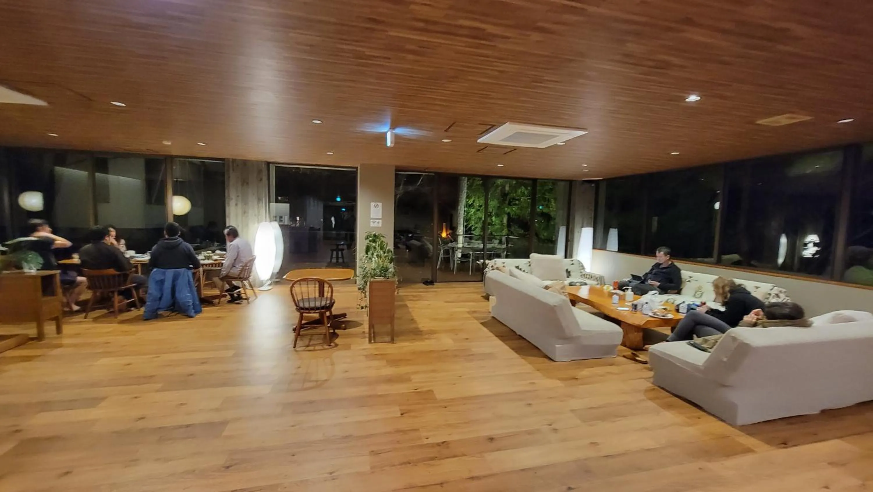 Communal lounge/ TV room in K's House Nikko - Kinugawa Onsen Hostel