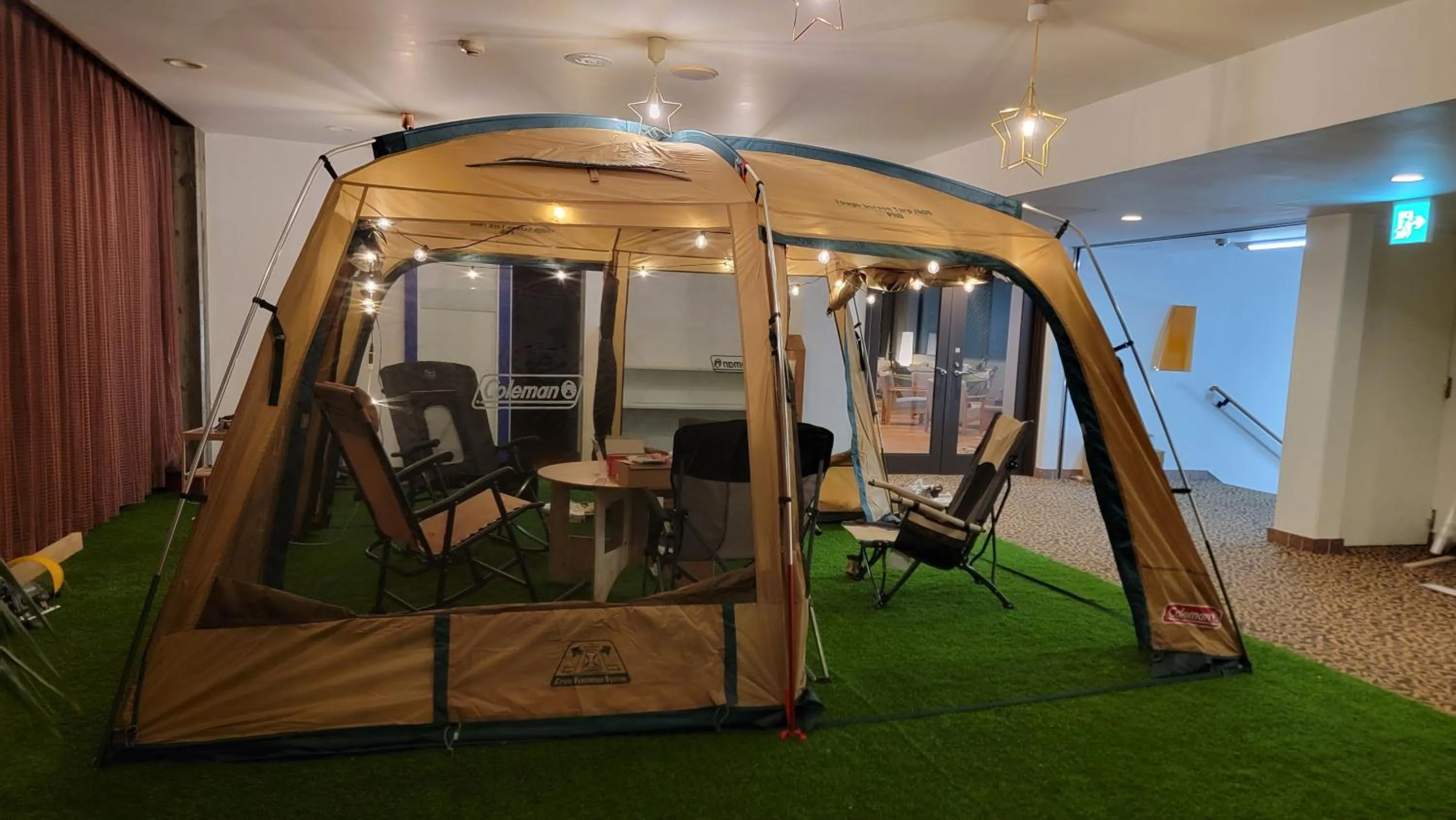 Communal lounge/ TV room in K's House Nikko - Kinugawa Onsen Hostel