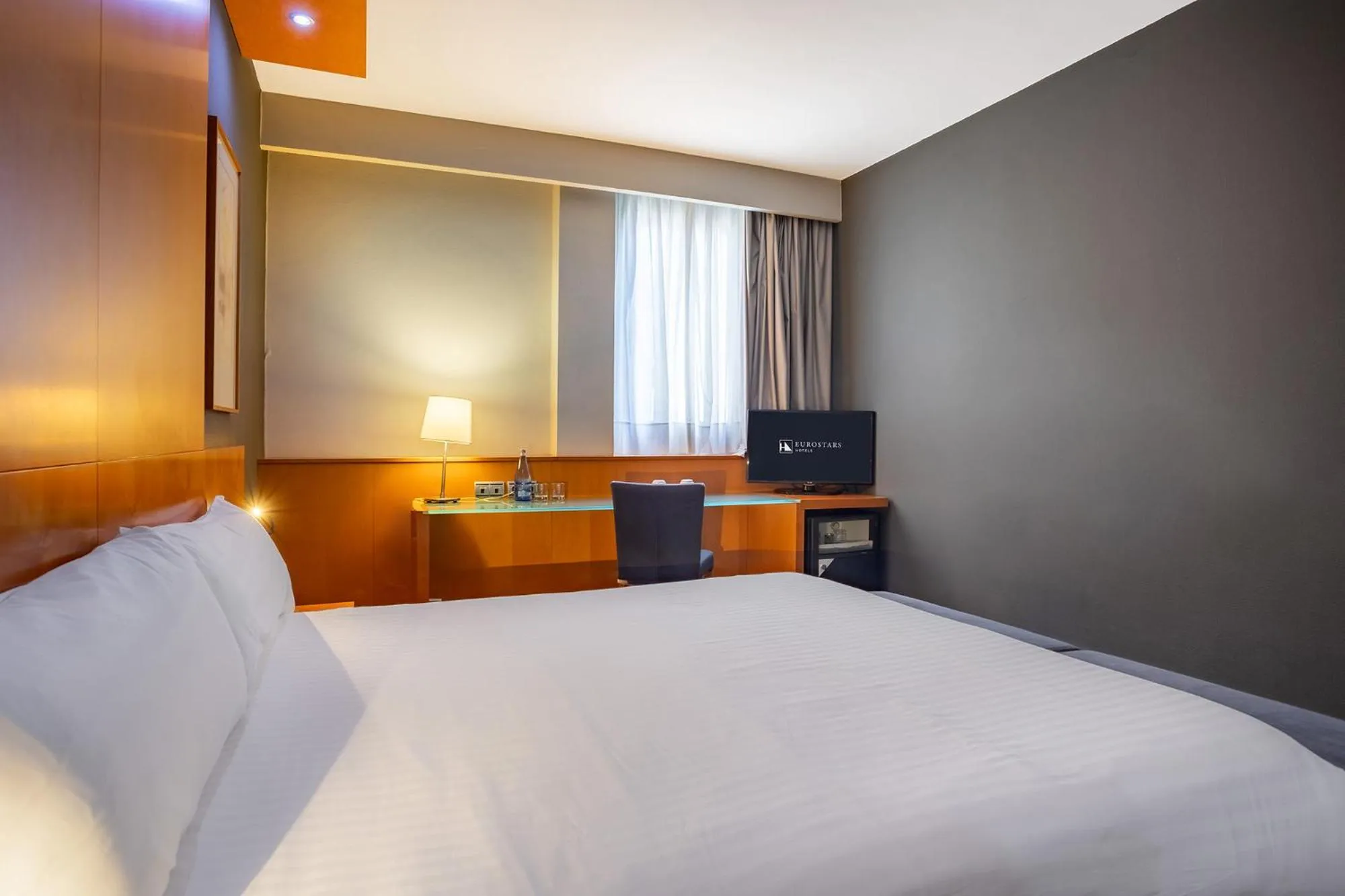 Photo of the whole room, Bed in Eurostars Atlántida