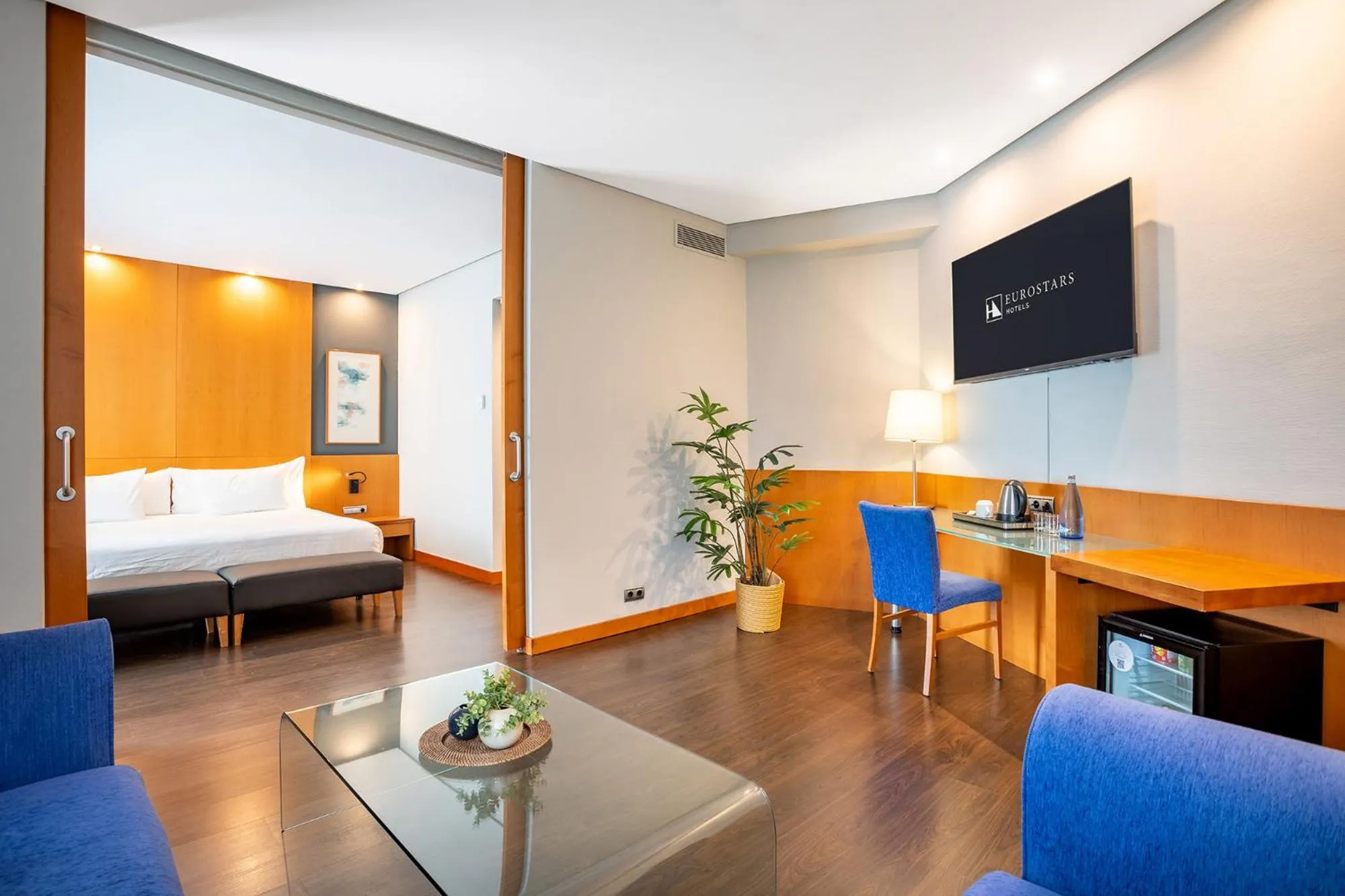 Living room, Bed in Eurostars Atlántida