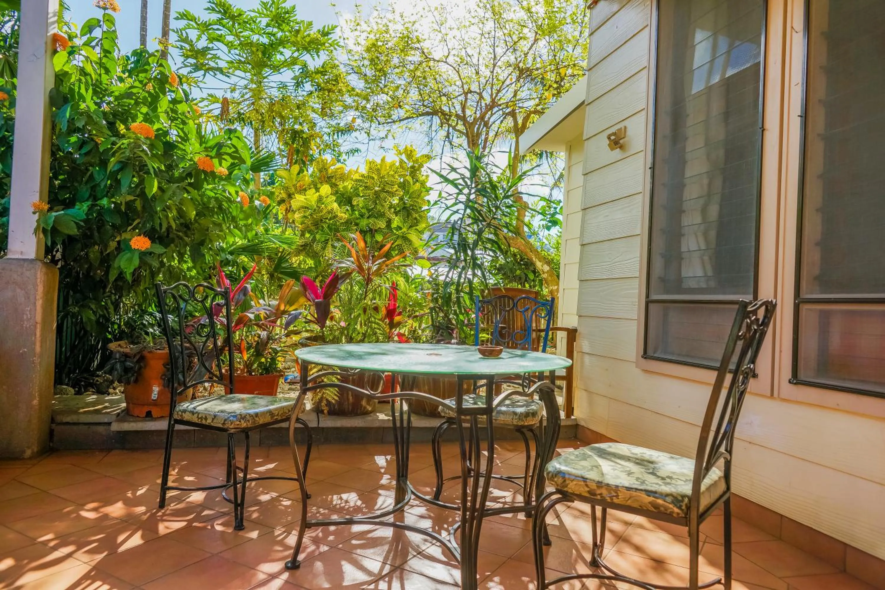 Property building in Lynn's Getaway Hotel