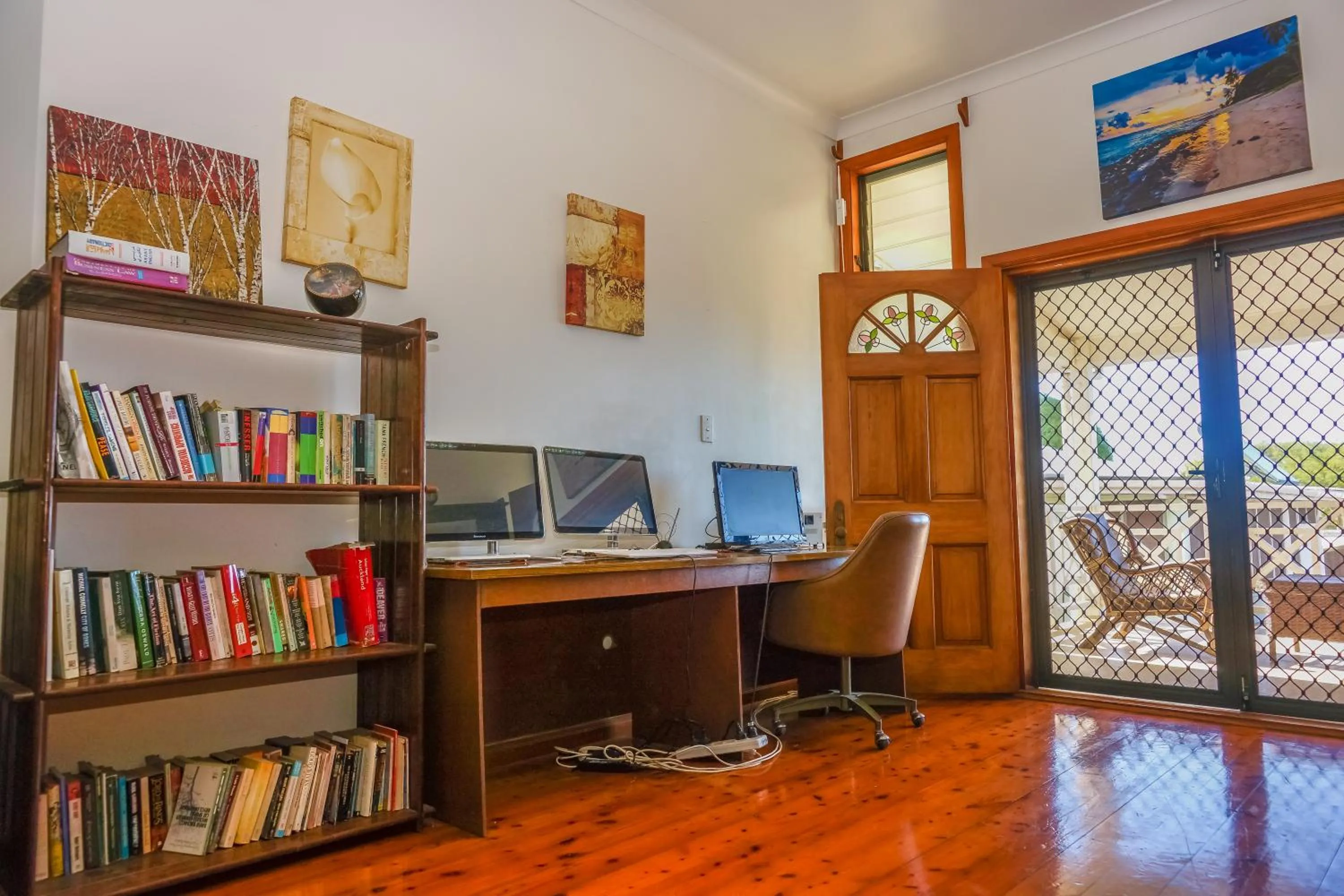 Communal lounge/ TV room in Lynn's Getaway Hotel