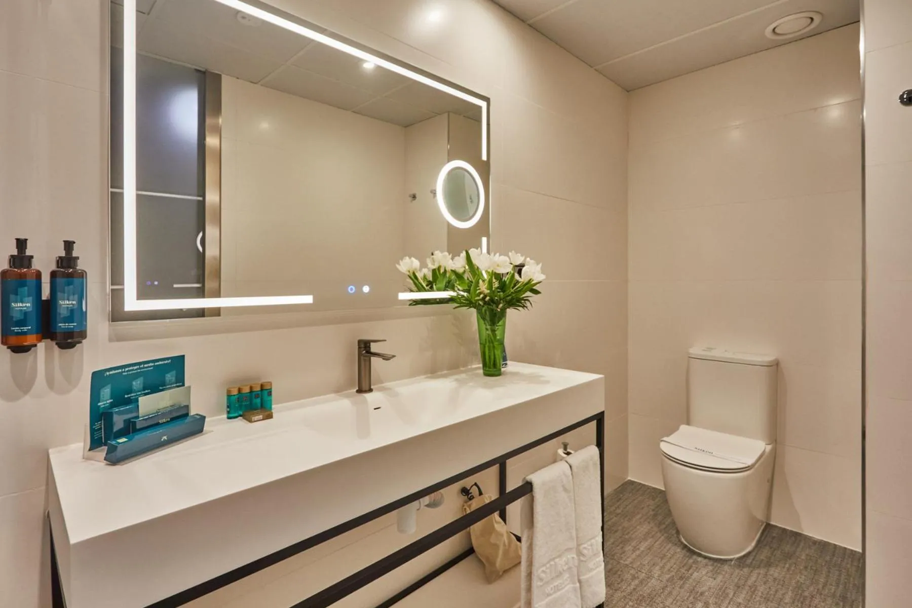 Bathroom in Silken Puerta Valencia