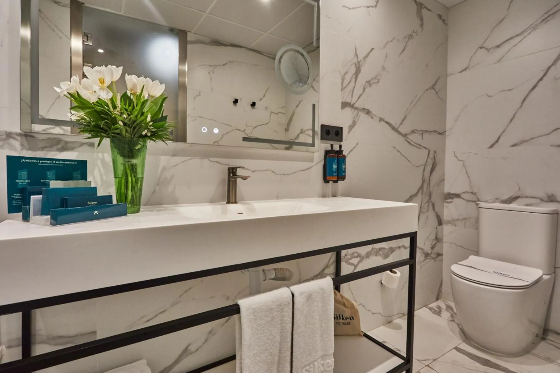 Bathroom in Silken Puerta Valencia