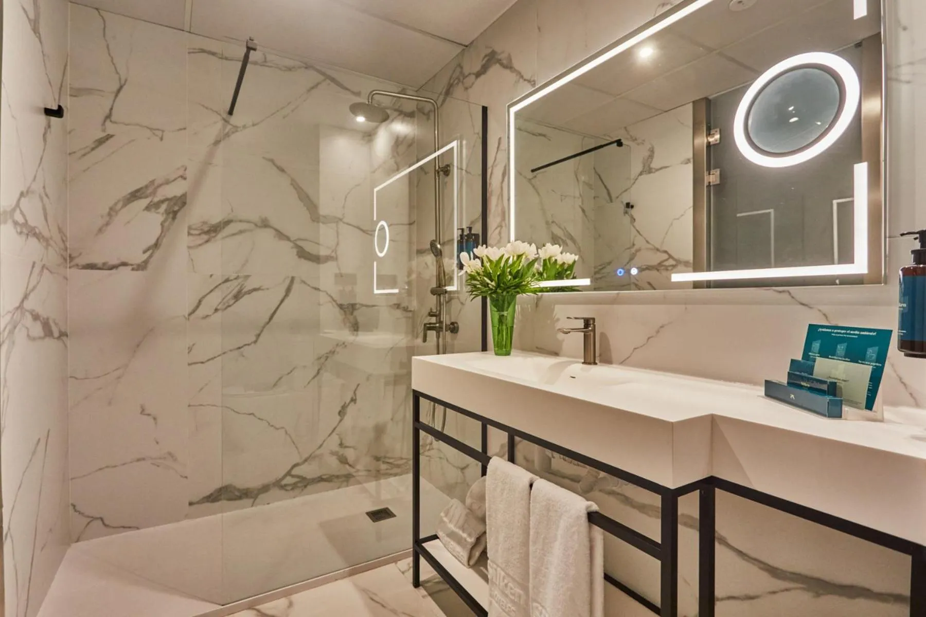 Shower in Silken Puerta Valencia