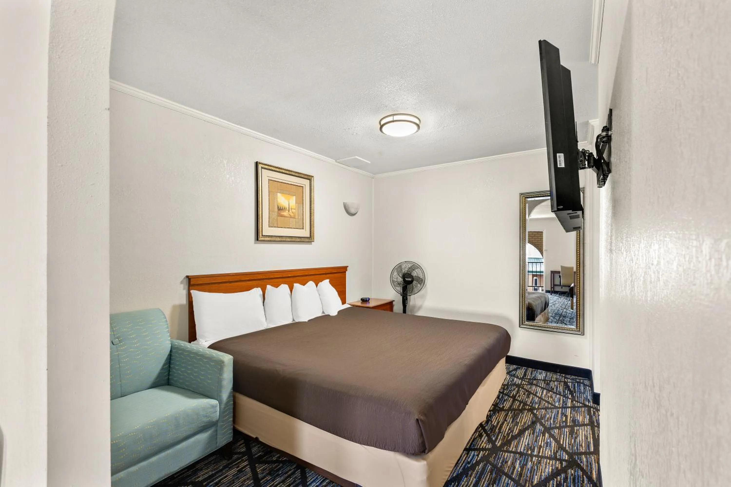 Bed in Americas Best Value Inn-Celina