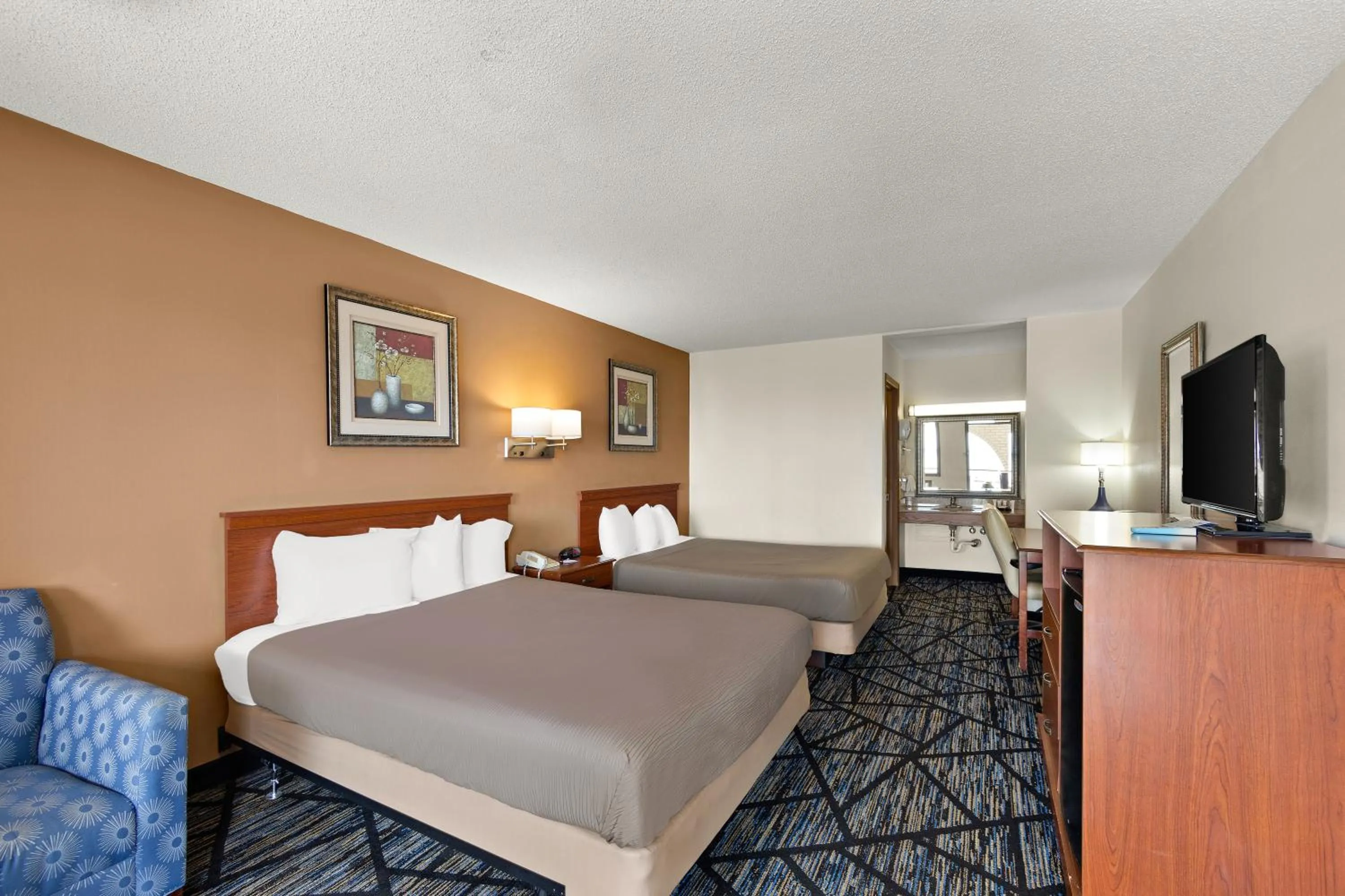 TV and multimedia, Bed in Americas Best Value Inn-Celina