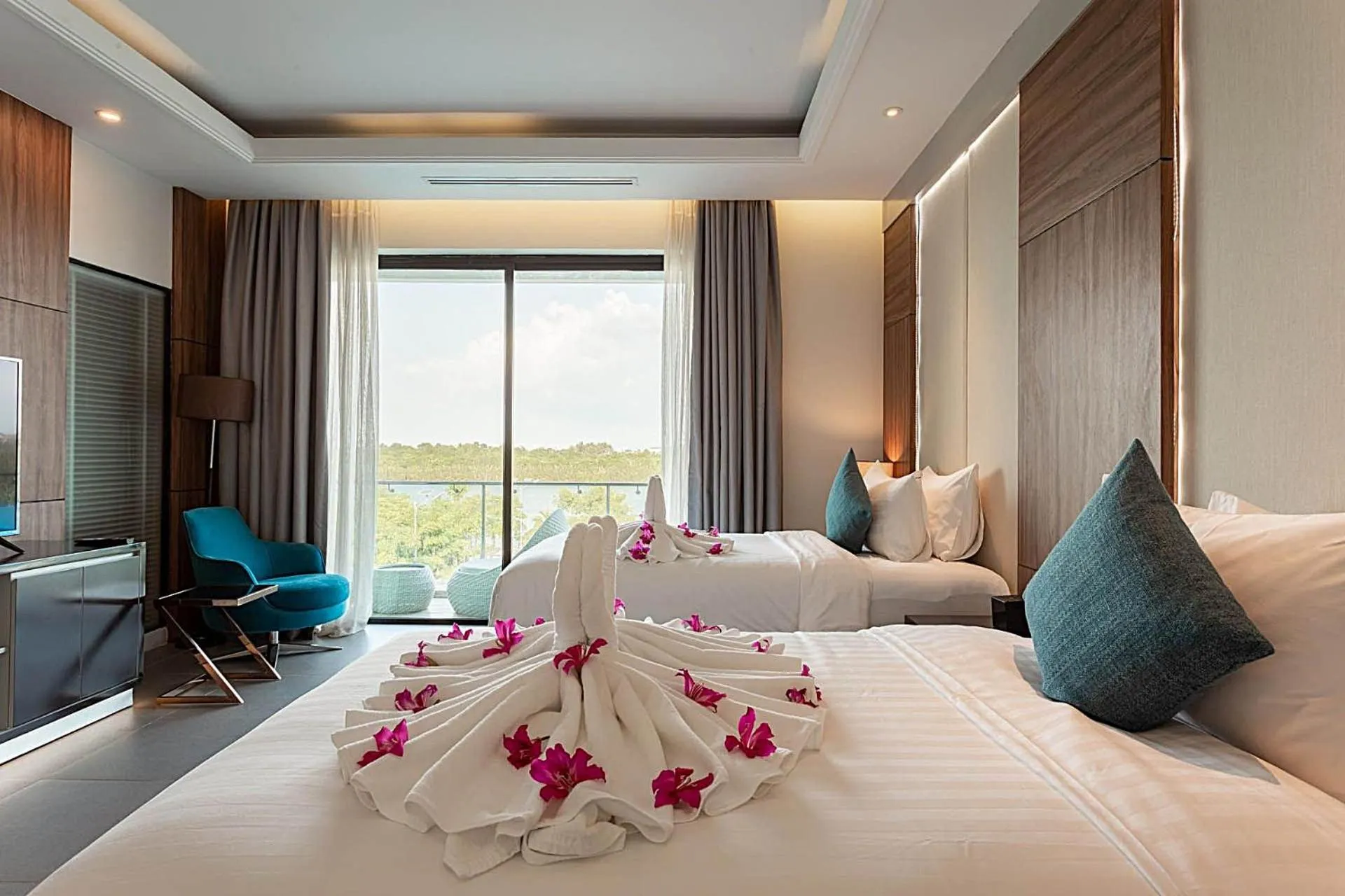 Business facilities, Bed in Castle Bayview Resort & Spa