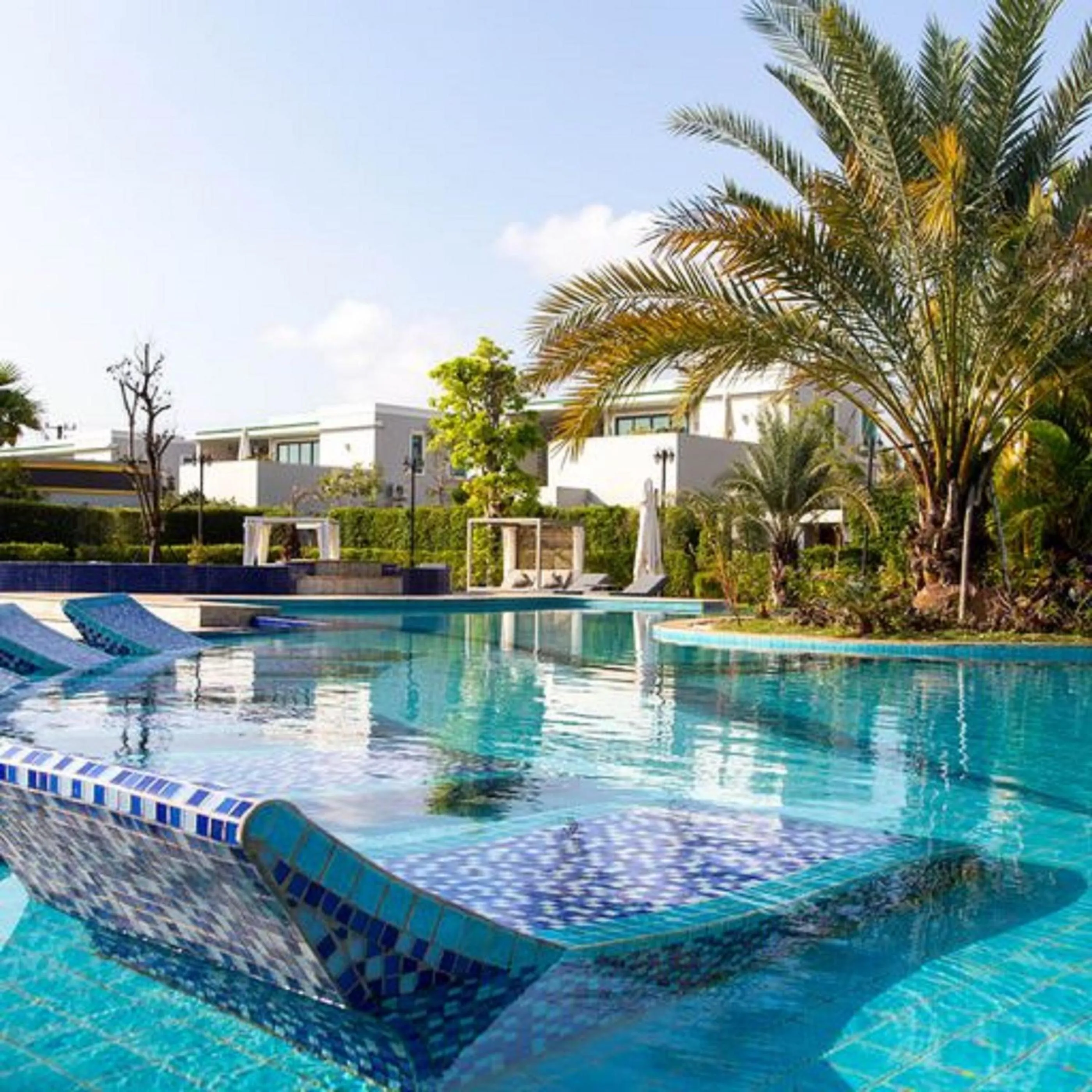 Swimming pool in Castle Bayview Resort & Spa