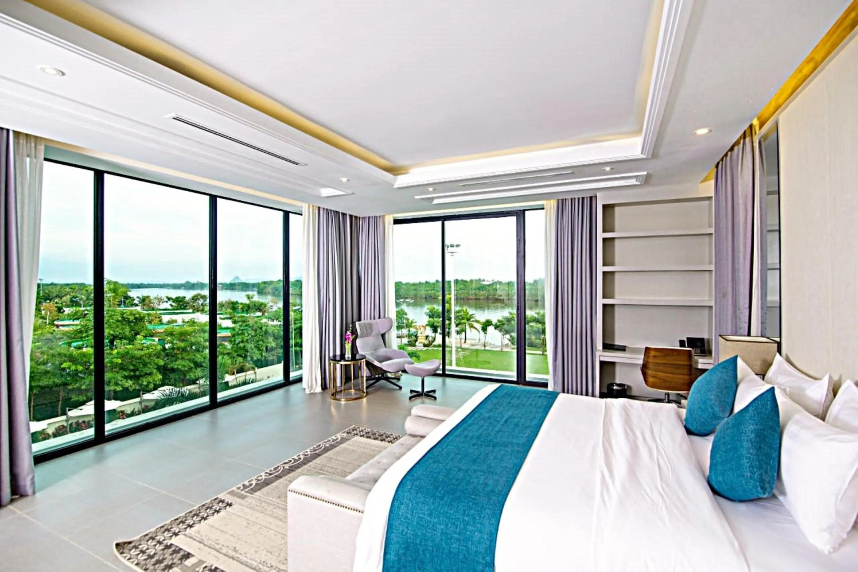 Bedroom, Bed in Castle Bayview Resort & Spa