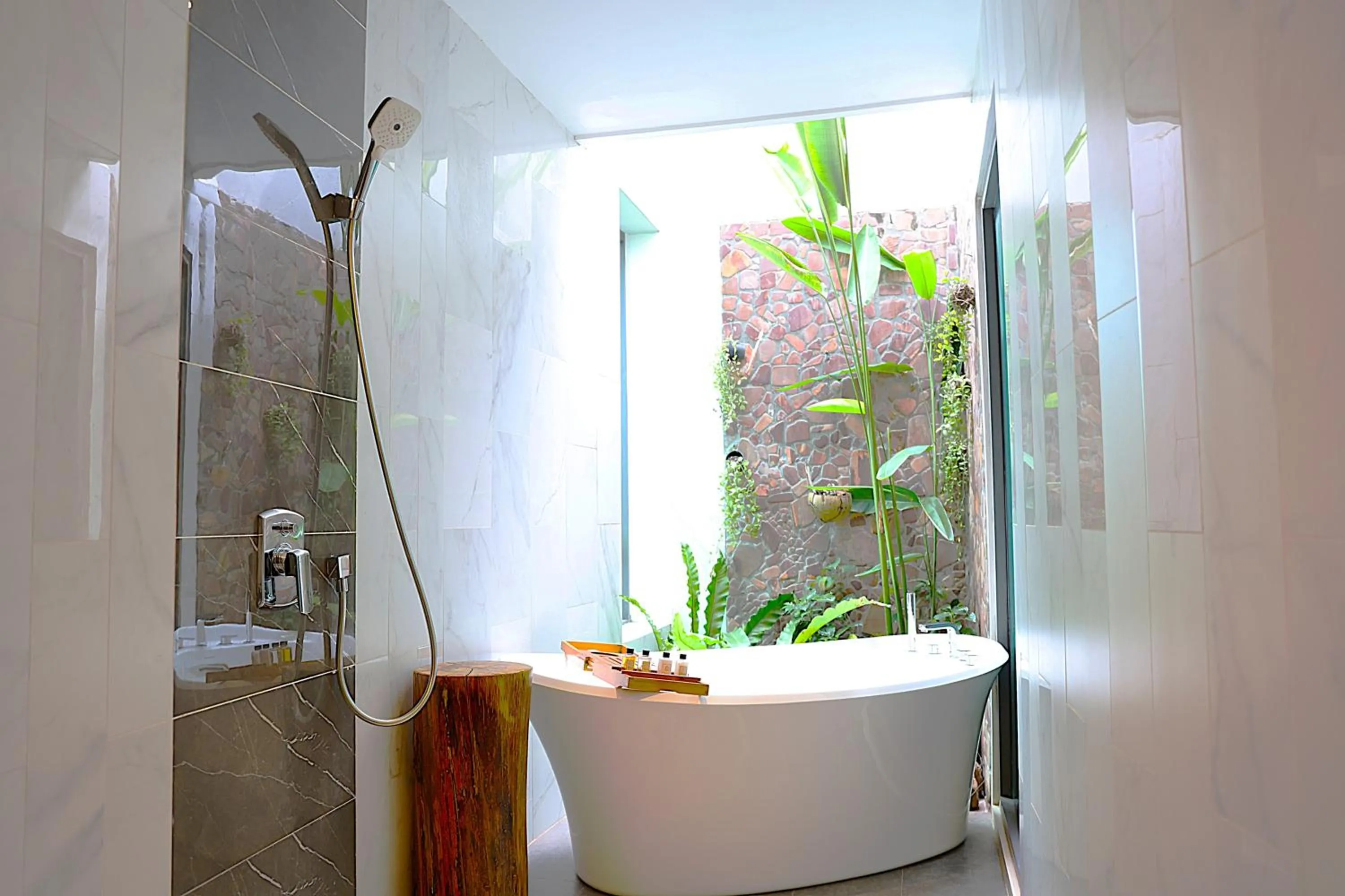 Bath in Castle Bayview Resort & Spa