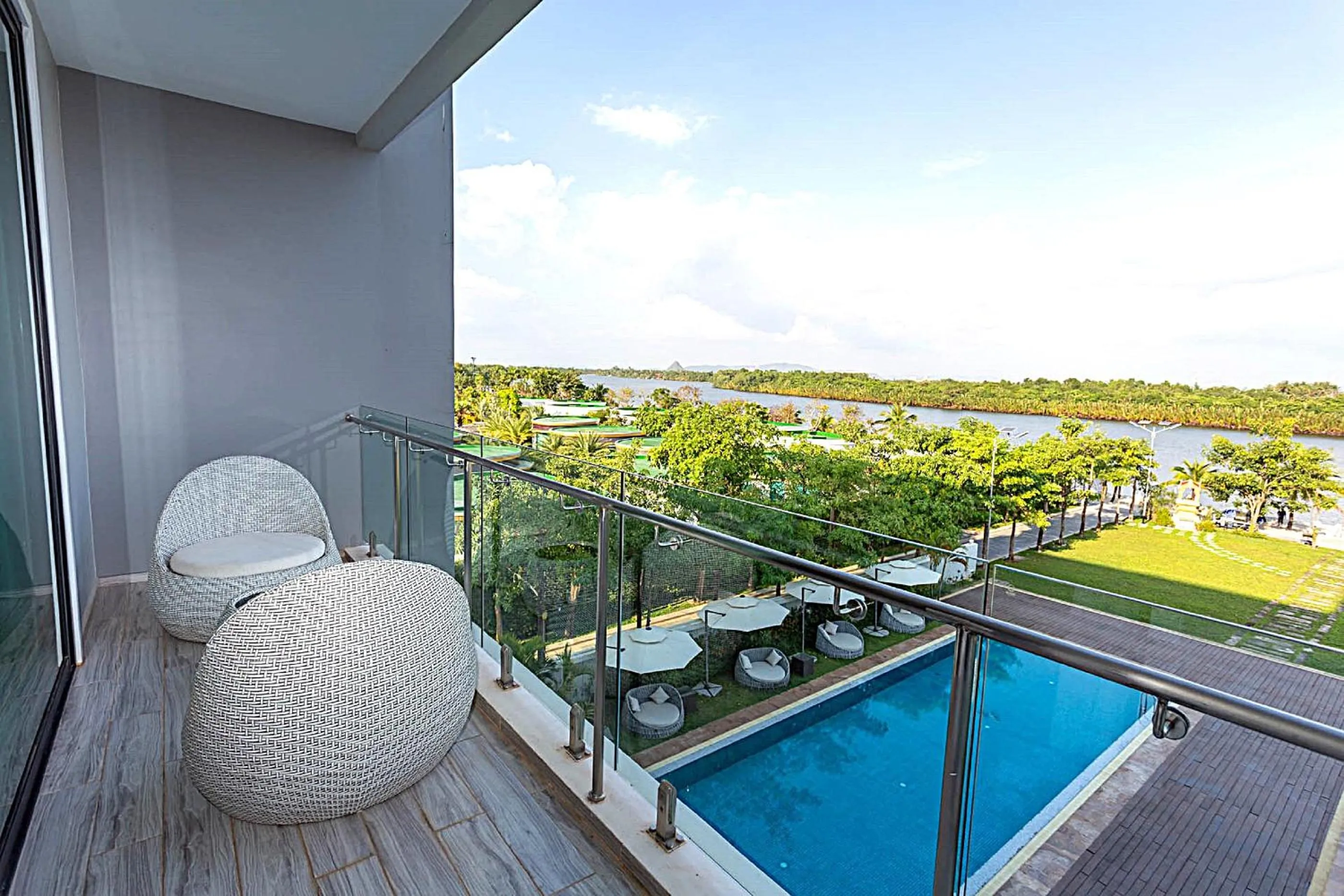 Balcony/Terrace in Castle Bayview Resort & Spa