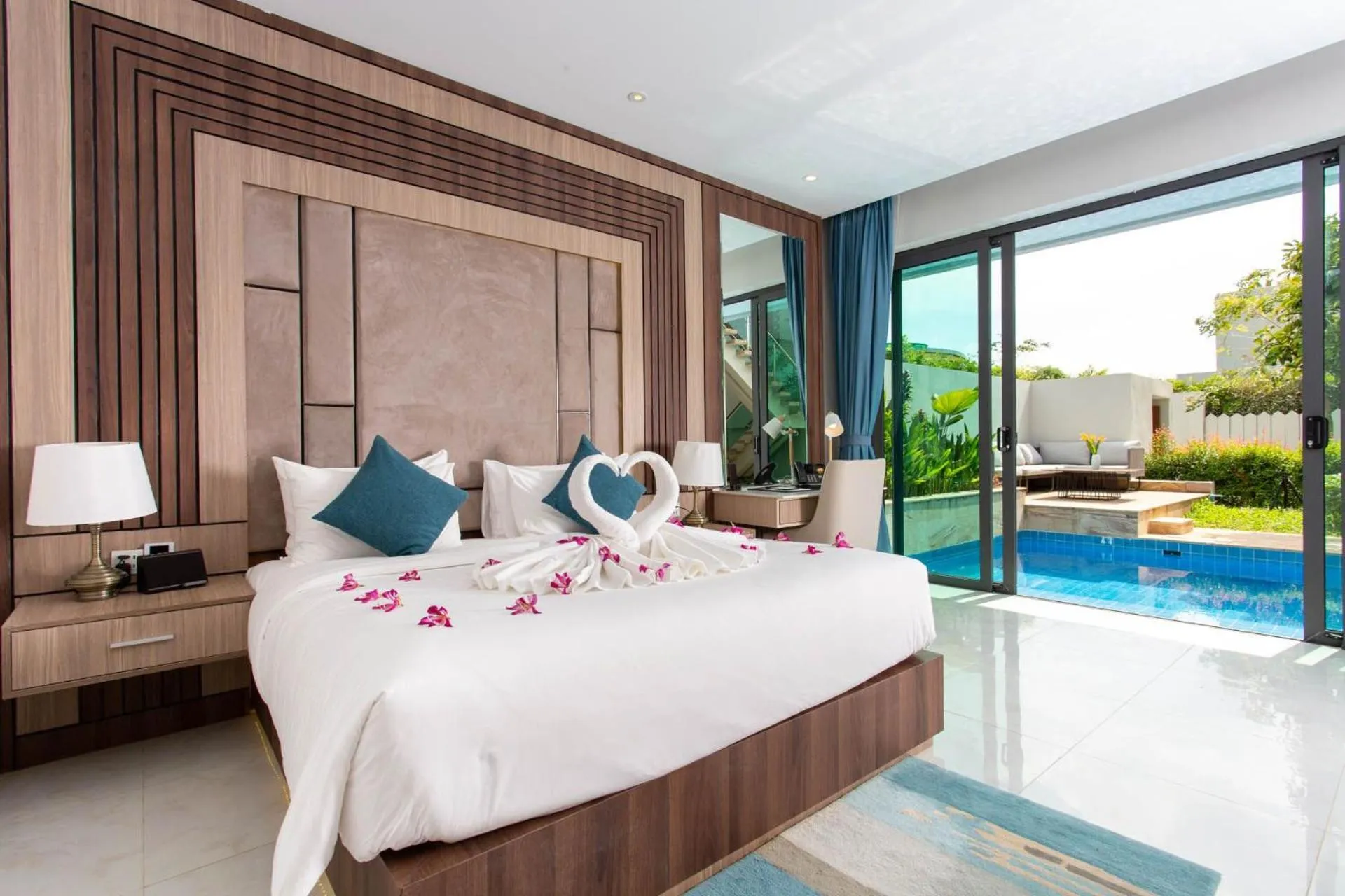 Bedroom, Bed in Castle Bayview Resort & Spa