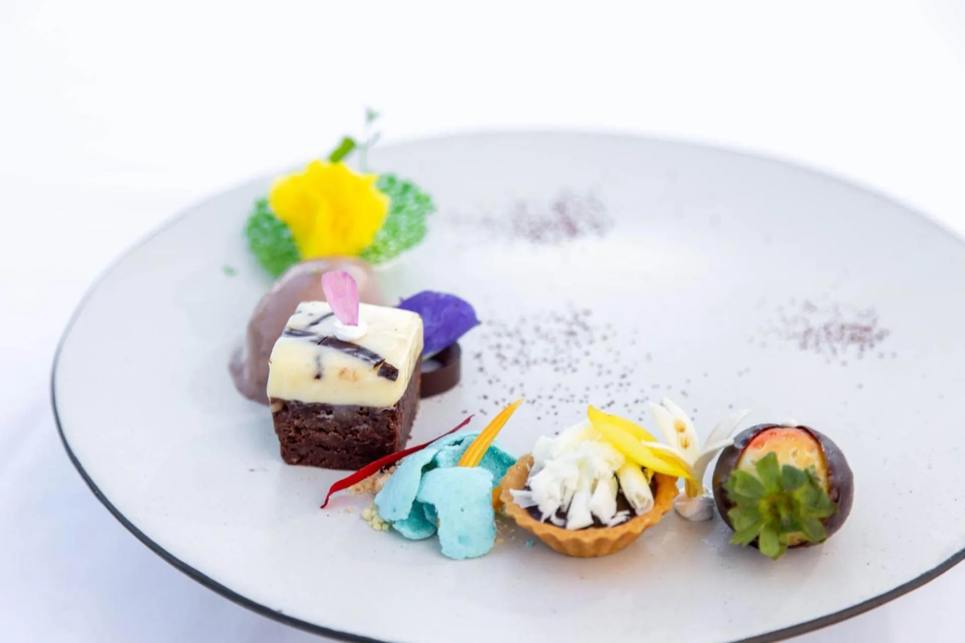 Food and drinks in Castle Bayview Resort & Spa