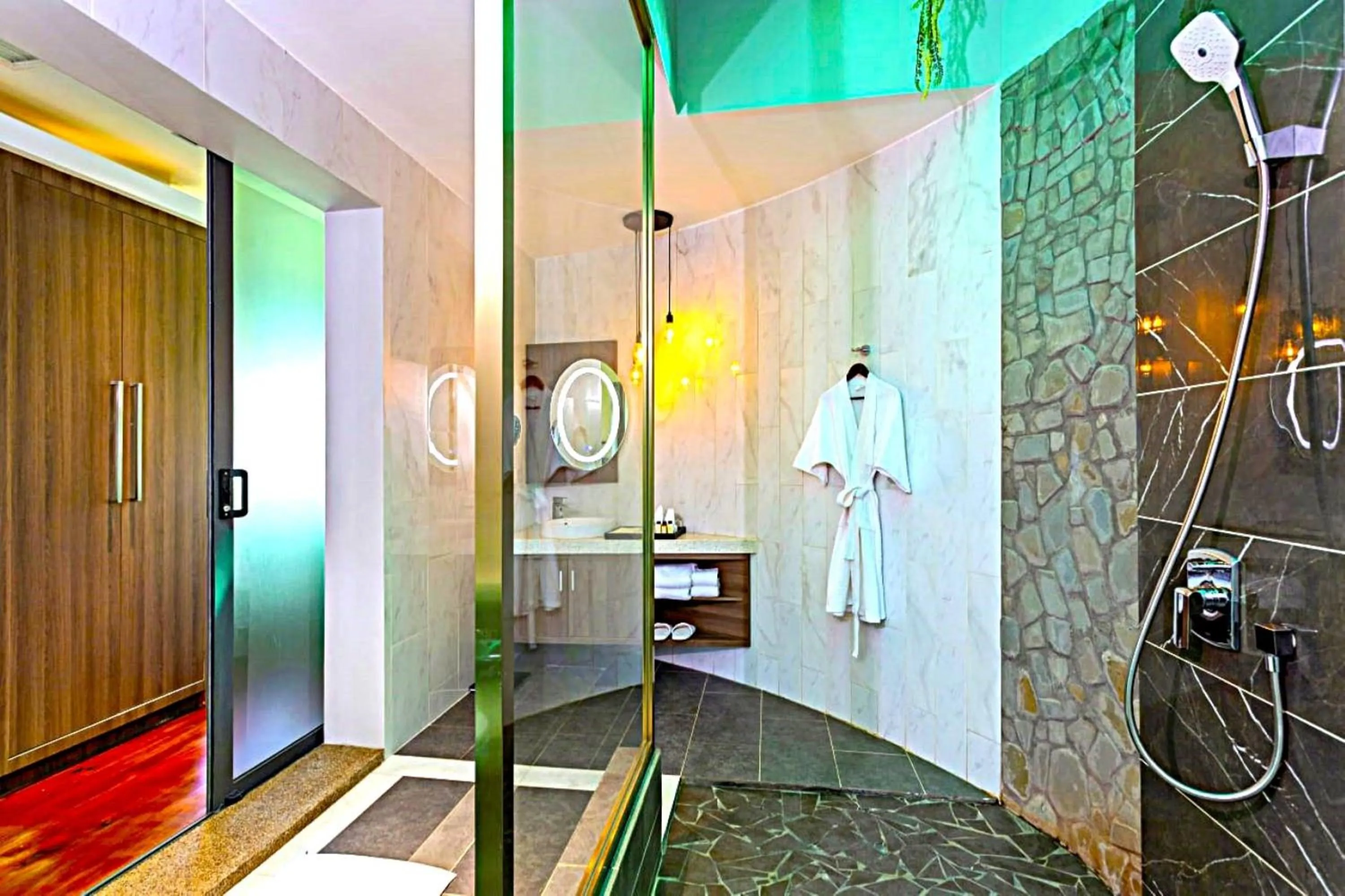 Shower in Castle Bayview Resort & Spa