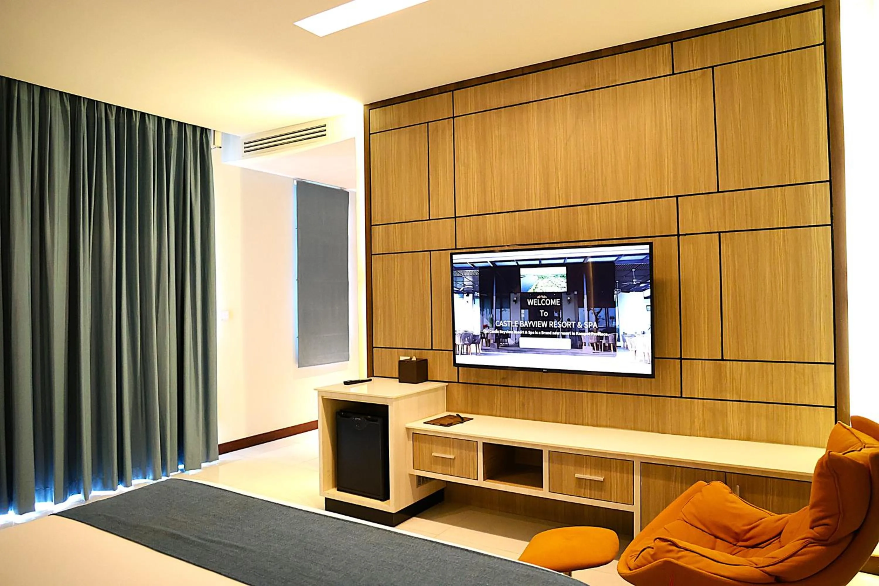TV and multimedia, Bed in Castle Bayview Resort & Spa