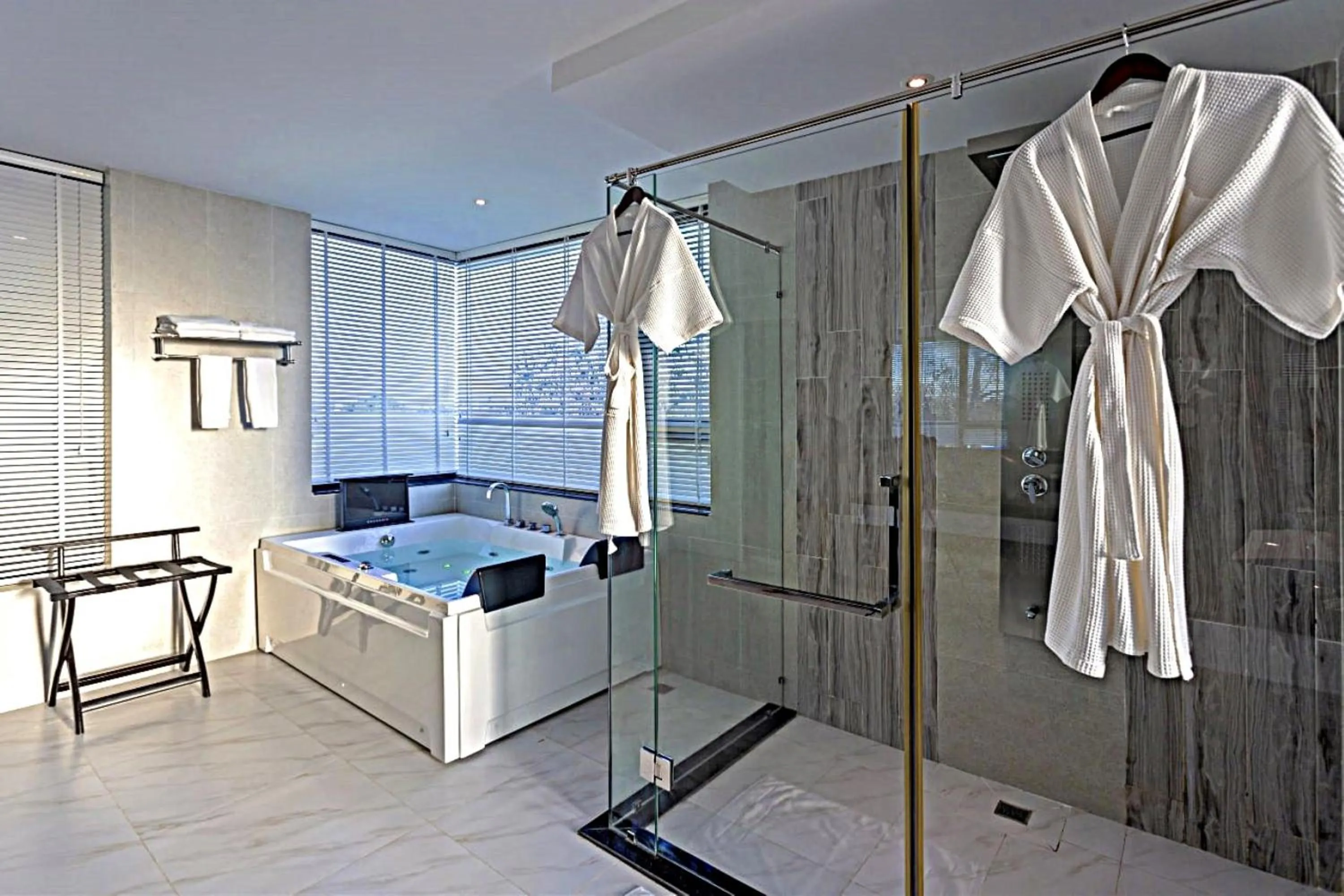 Shower in Castle Bayview Resort & Spa