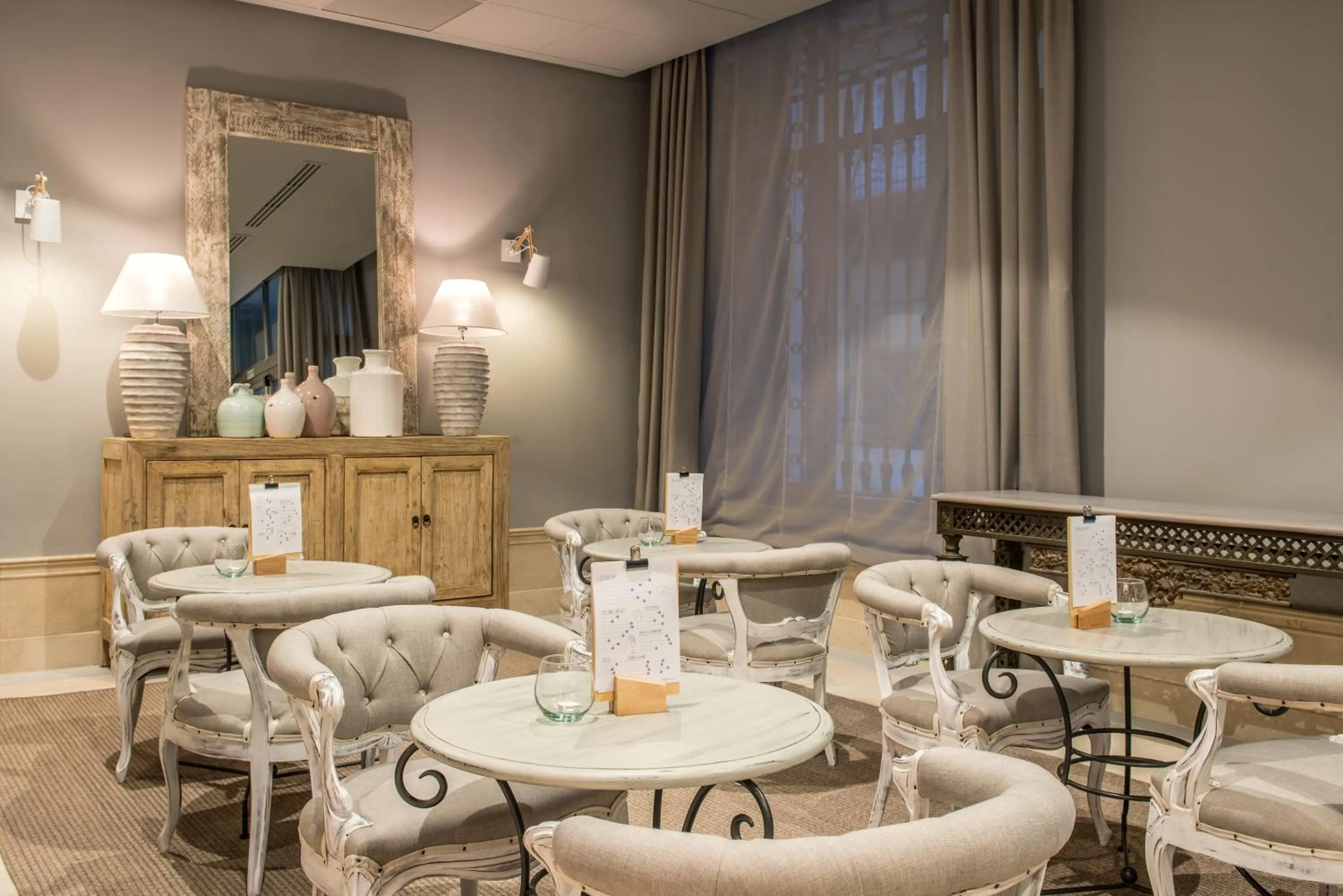 Restaurant/places to eat in Vincci Lys