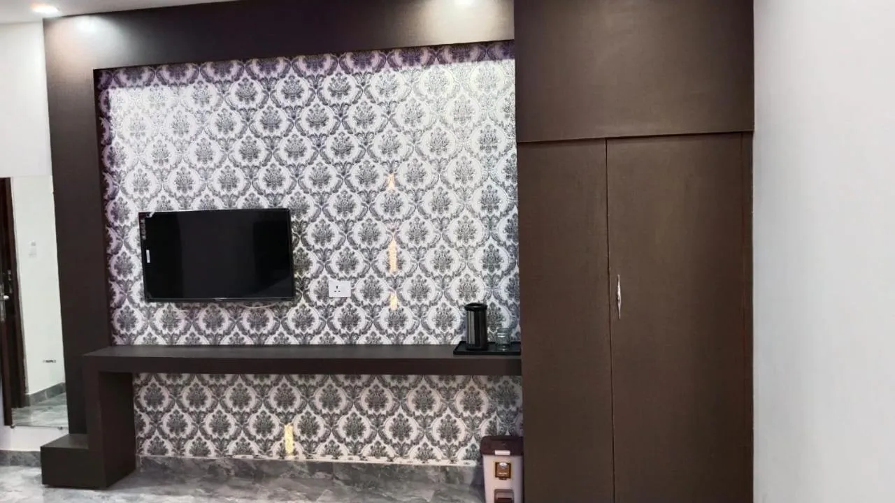 TV and multimedia in Hotel Bagga Kuteer