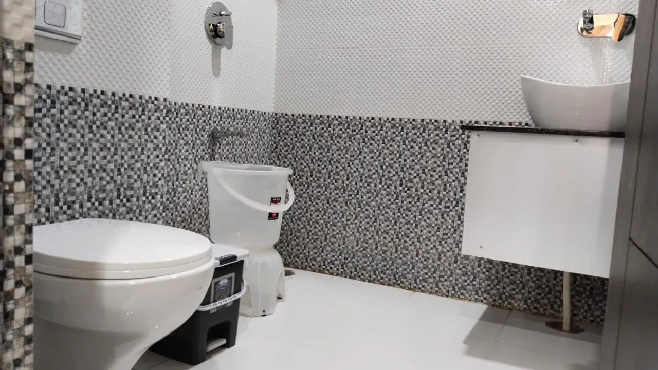 Toilet in Hotel Bagga Kuteer