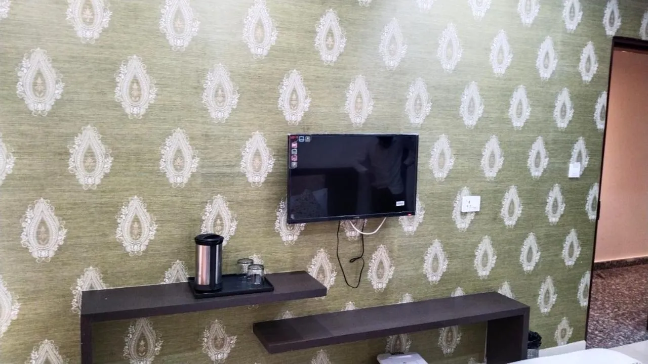 TV and multimedia in Hotel Bagga Kuteer