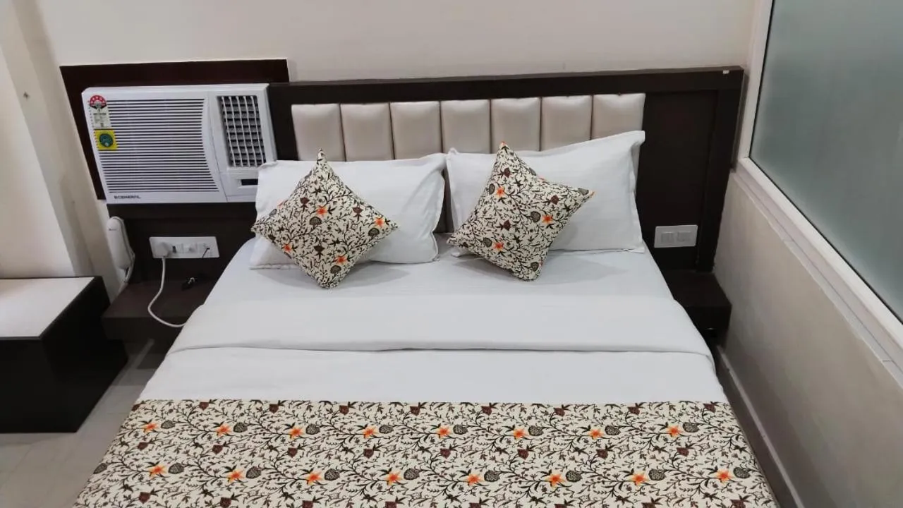 Bed in Hotel Bagga Kuteer