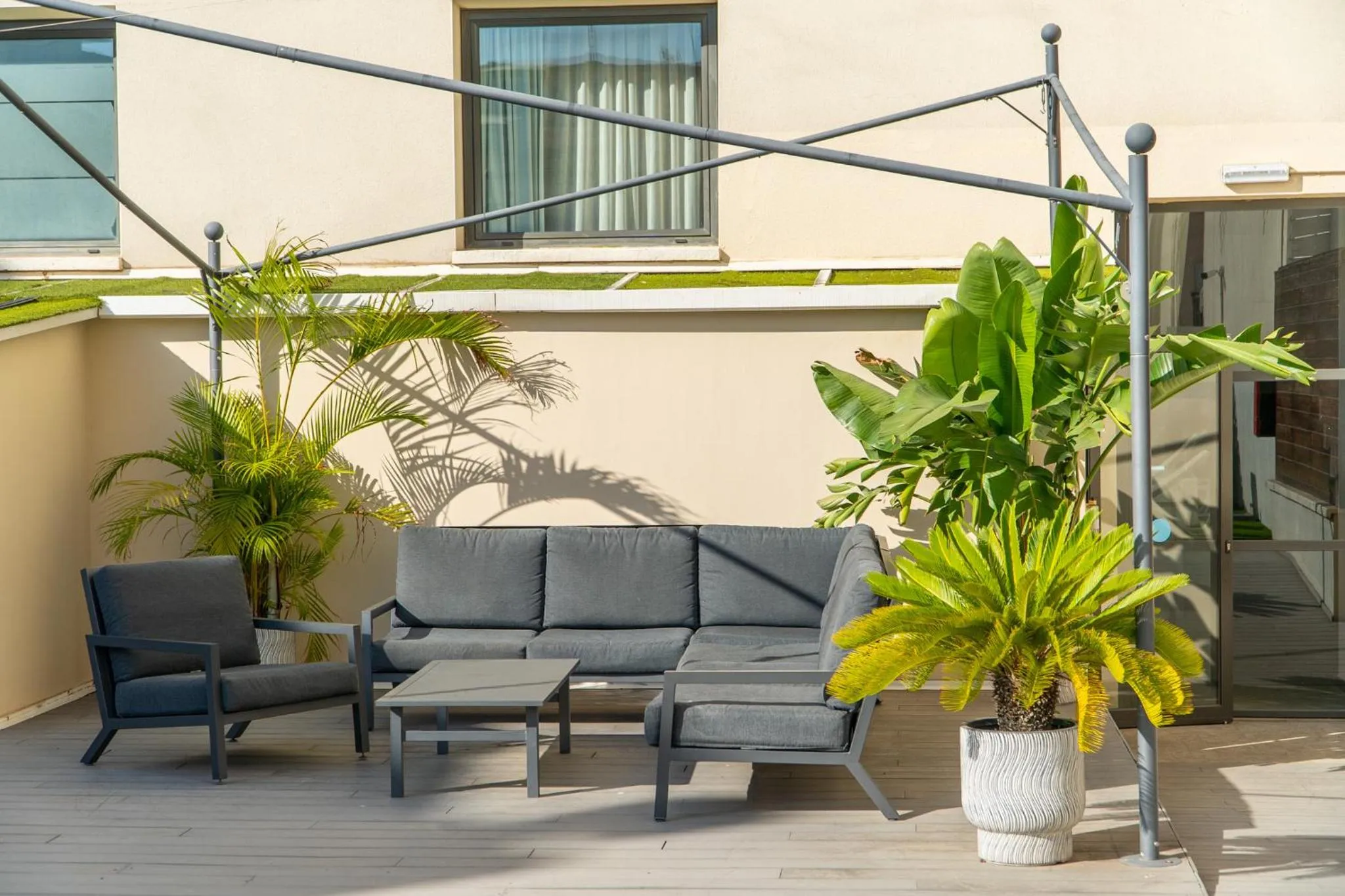 Swimming pool in Hotel Concordia Barcelona