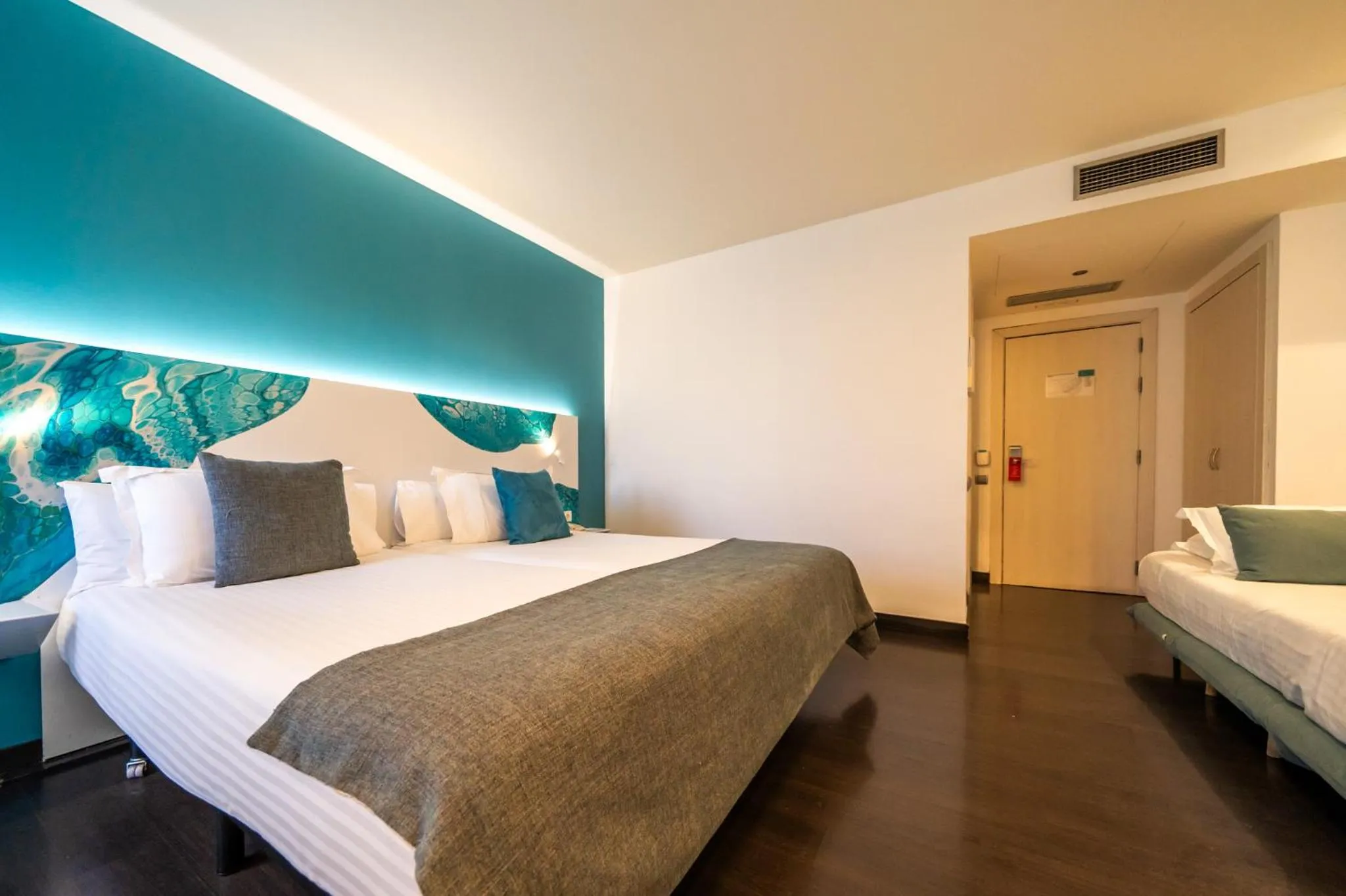 Bed in Hotel Concordia Barcelona