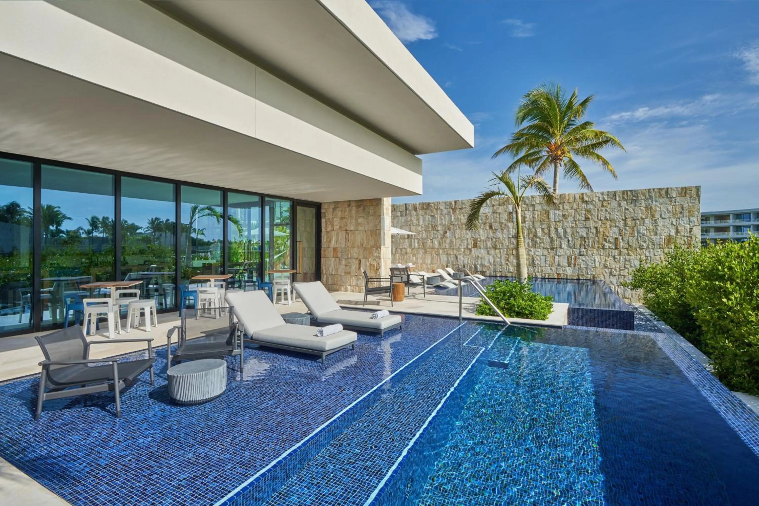 Swimming pool in The St. Regis Kanai Resort, Riviera Maya