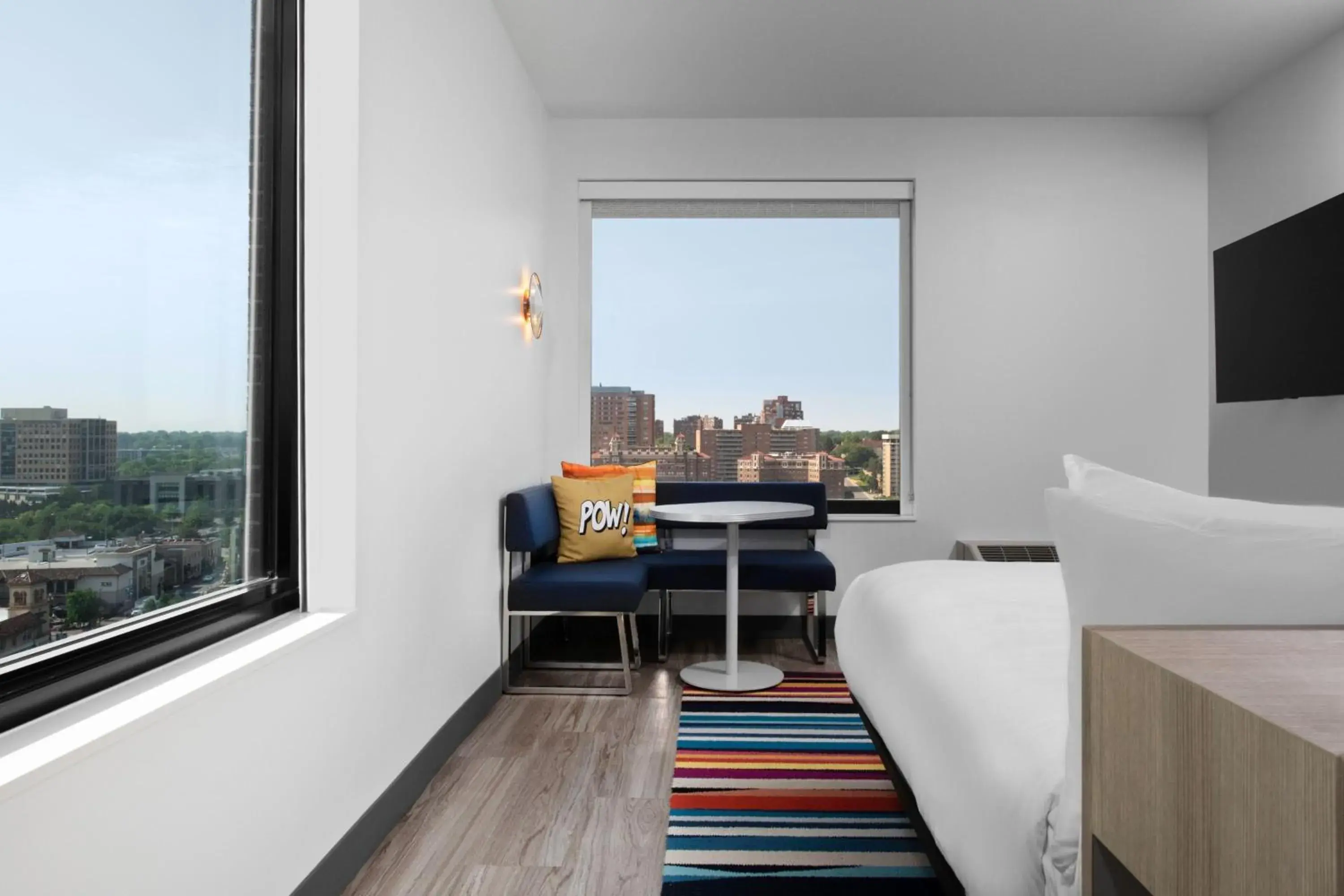 King Room with City View in Aloft Kansas City Country Club Plaza King Room with City View in Aloft Kansas City Country Club Plaza
