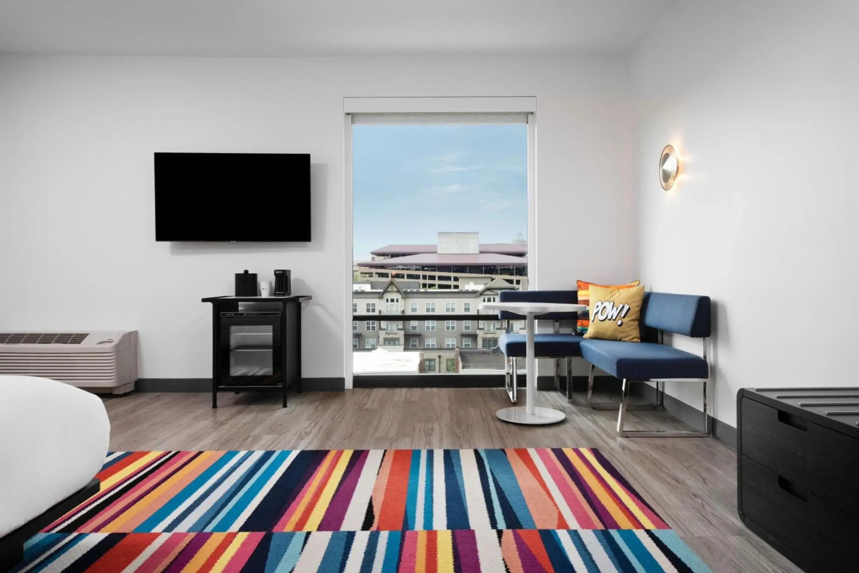 King Room with Adapted Tub - Mobility Accessible in Aloft Kansas City Country Club Plaza King Room with Adapted Tub - Mobility Accessible in Aloft Kansas City Country Club Plaza