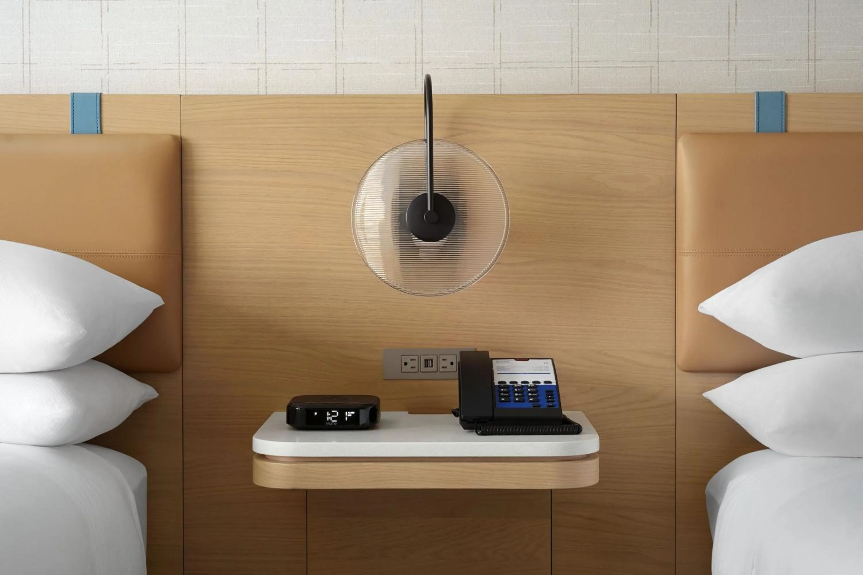 Photo of the whole room, Bed in Delta Hotels by Marriott Vancouver Delta